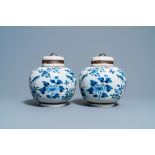 A pair of Chinese blue and white Nanking crackle-glazed jars and covers, 19th C.