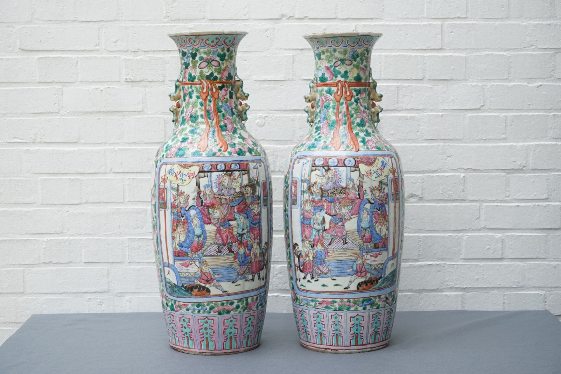 A pair of Chinese famille rose vases with court and warrior scenes, 19th C. - Image 7 of 12