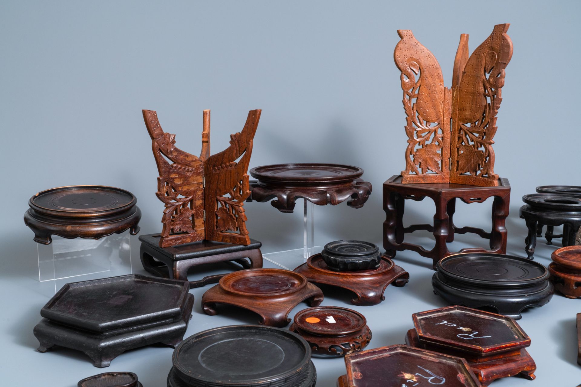 A varied collection of ca. 50 Chinese carved wooden stands, 19/20th C. - Bild 4 aus 5