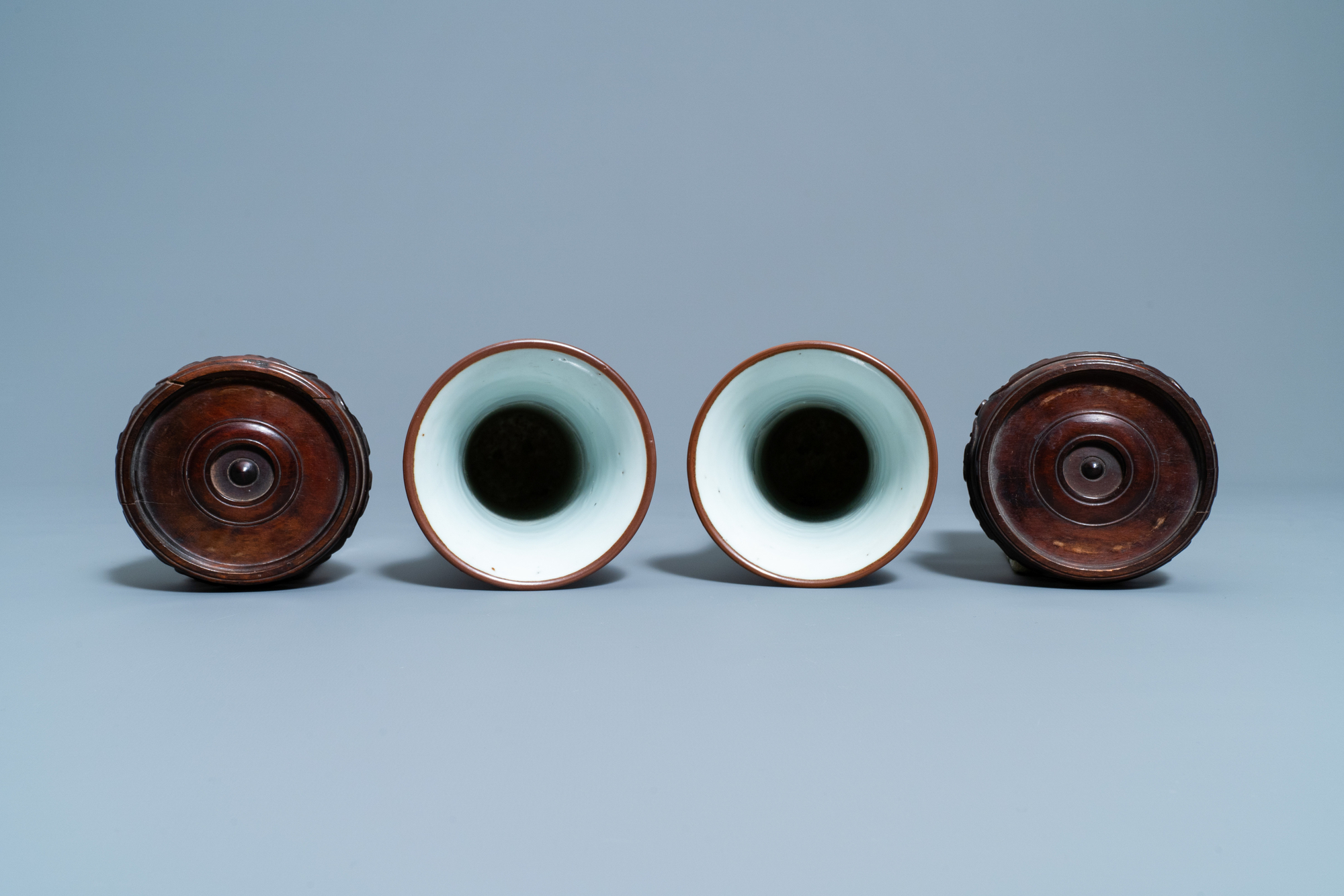 A pair of Chinese wucai 'gu' vases, 19th C. - Image 6 of 7