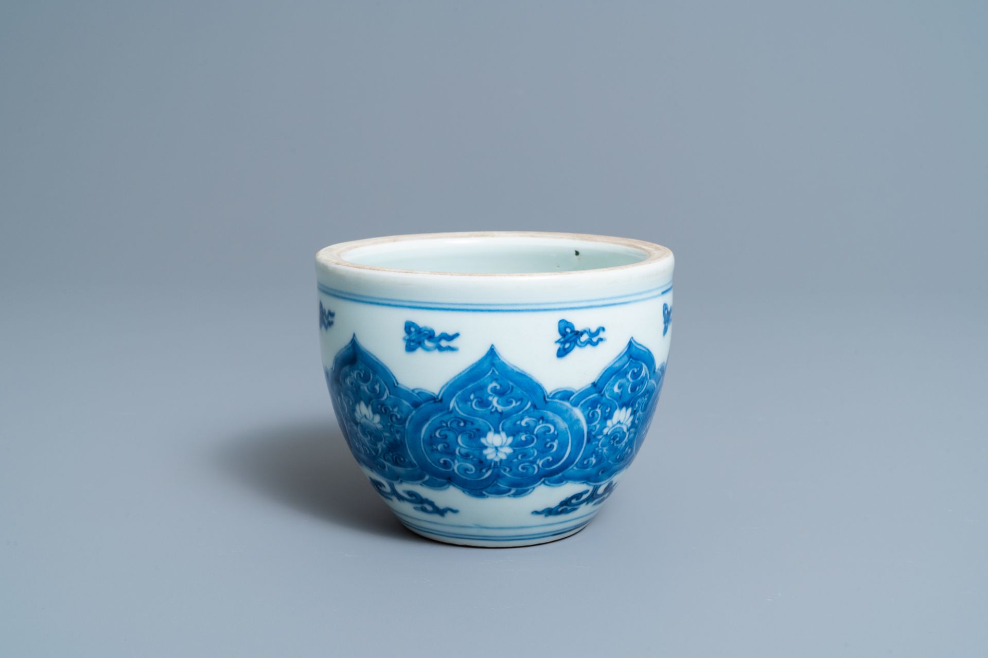 A small Chinese blue and white jardiniere, Kangxi