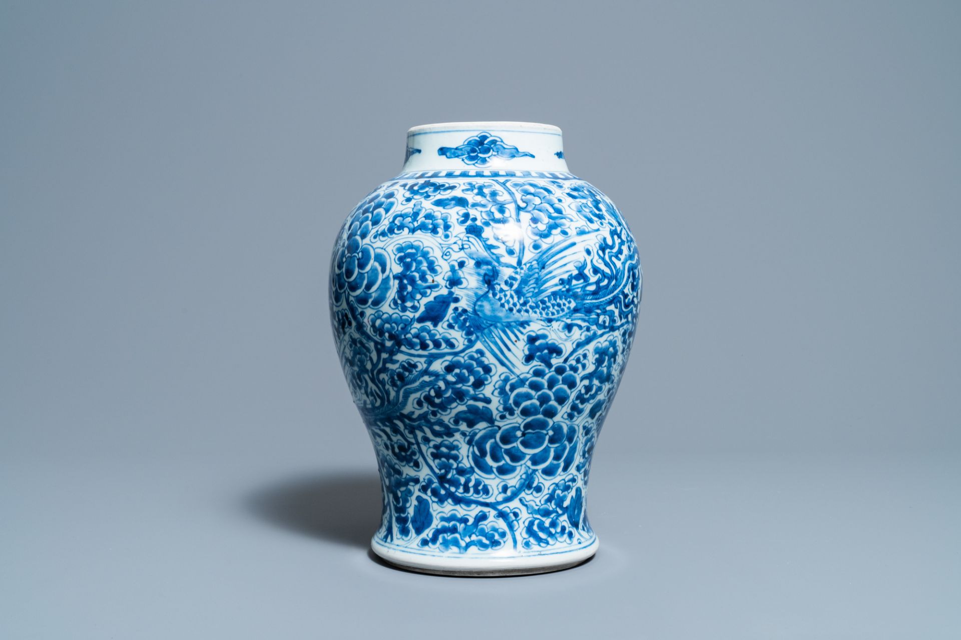 A Chinese blue and white 'phoenixes' vase, Kangxi - Image 3 of 6