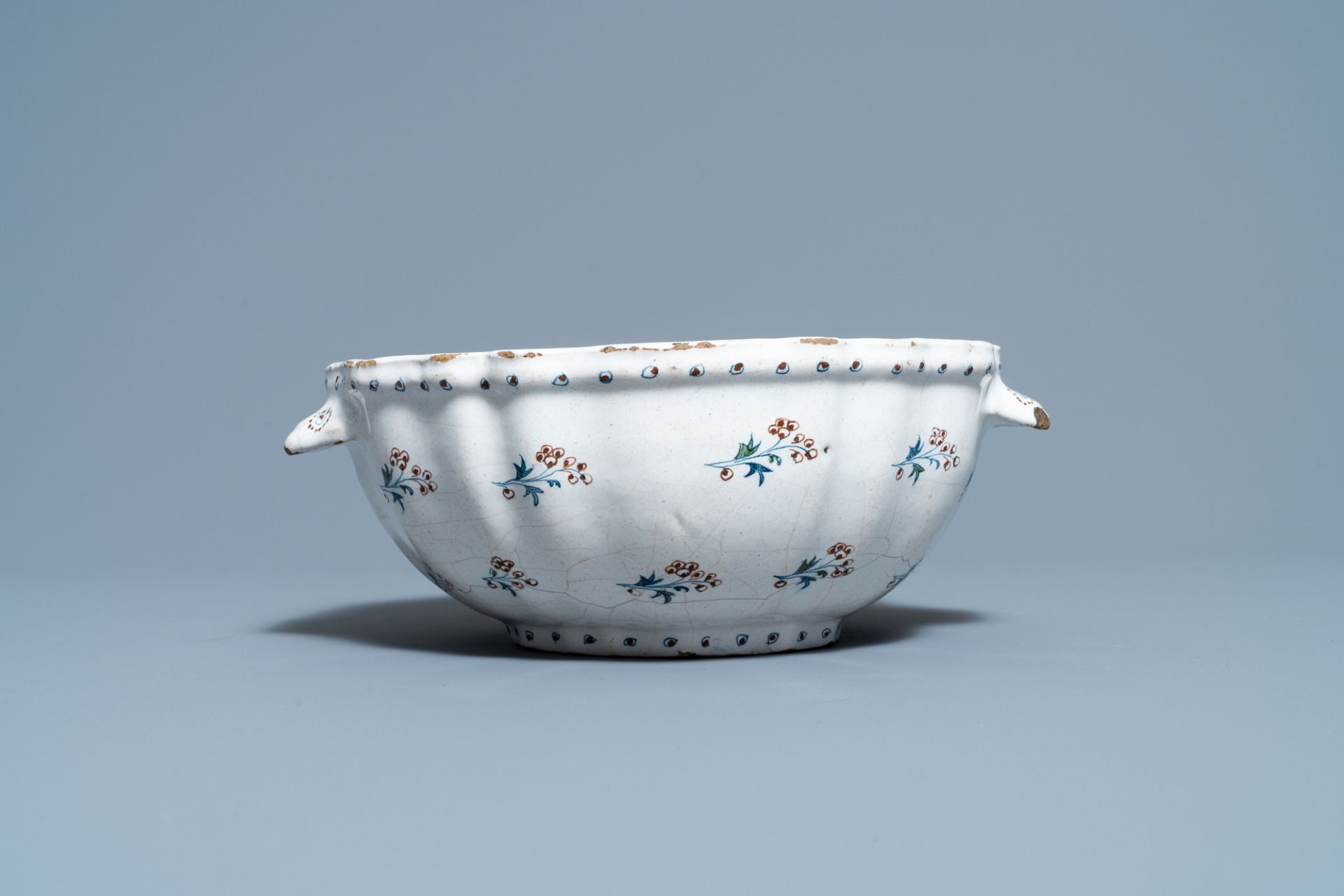 A Brussels faience basin with 'a la haie fleurie' design, 18th C. - Image 2 of 7
