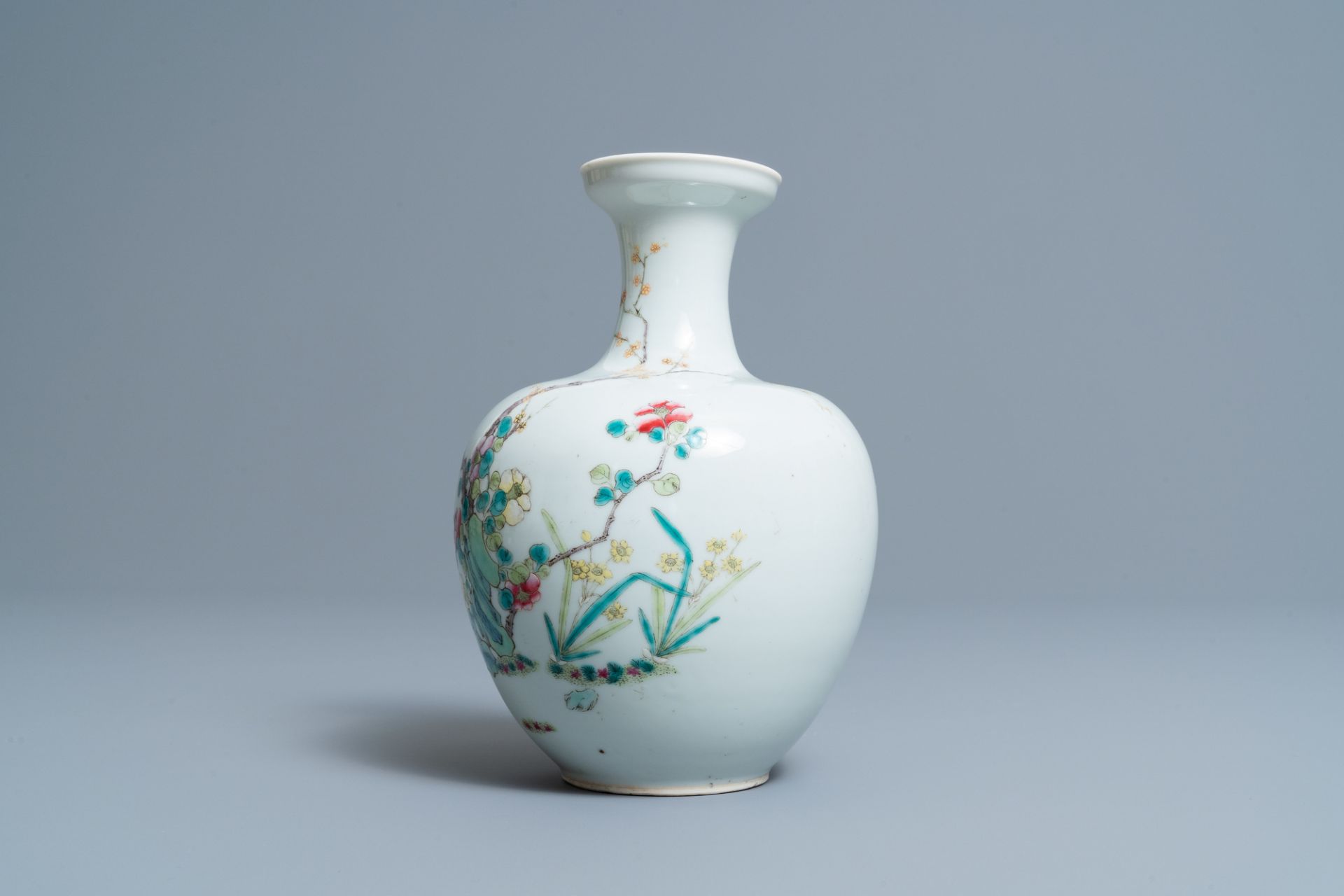 A Chinese famille rose vase with floral design, 19/20th C. - Image 4 of 6