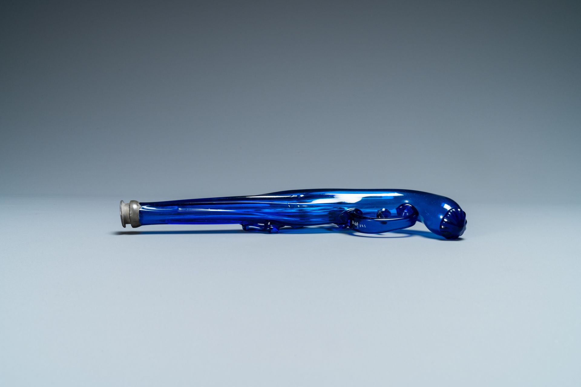 A cobalt blue glass flask in the shape of a flintlock gun, Belgium or Holland, 17th C. - Image 4 of 7