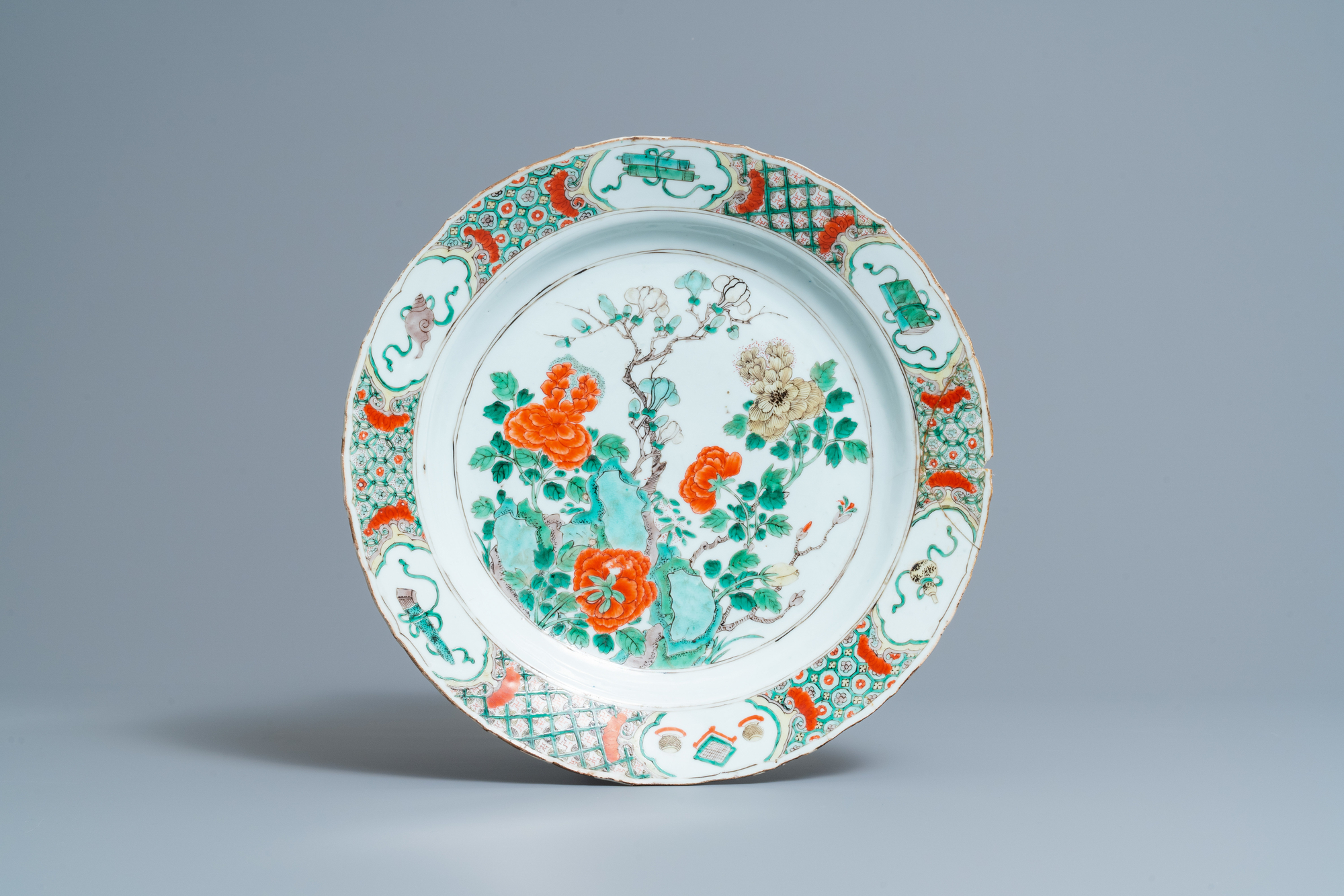 Eight Chinese blue and white, famille rose and famille verte dishes, Kangxi and later - Image 4 of 9