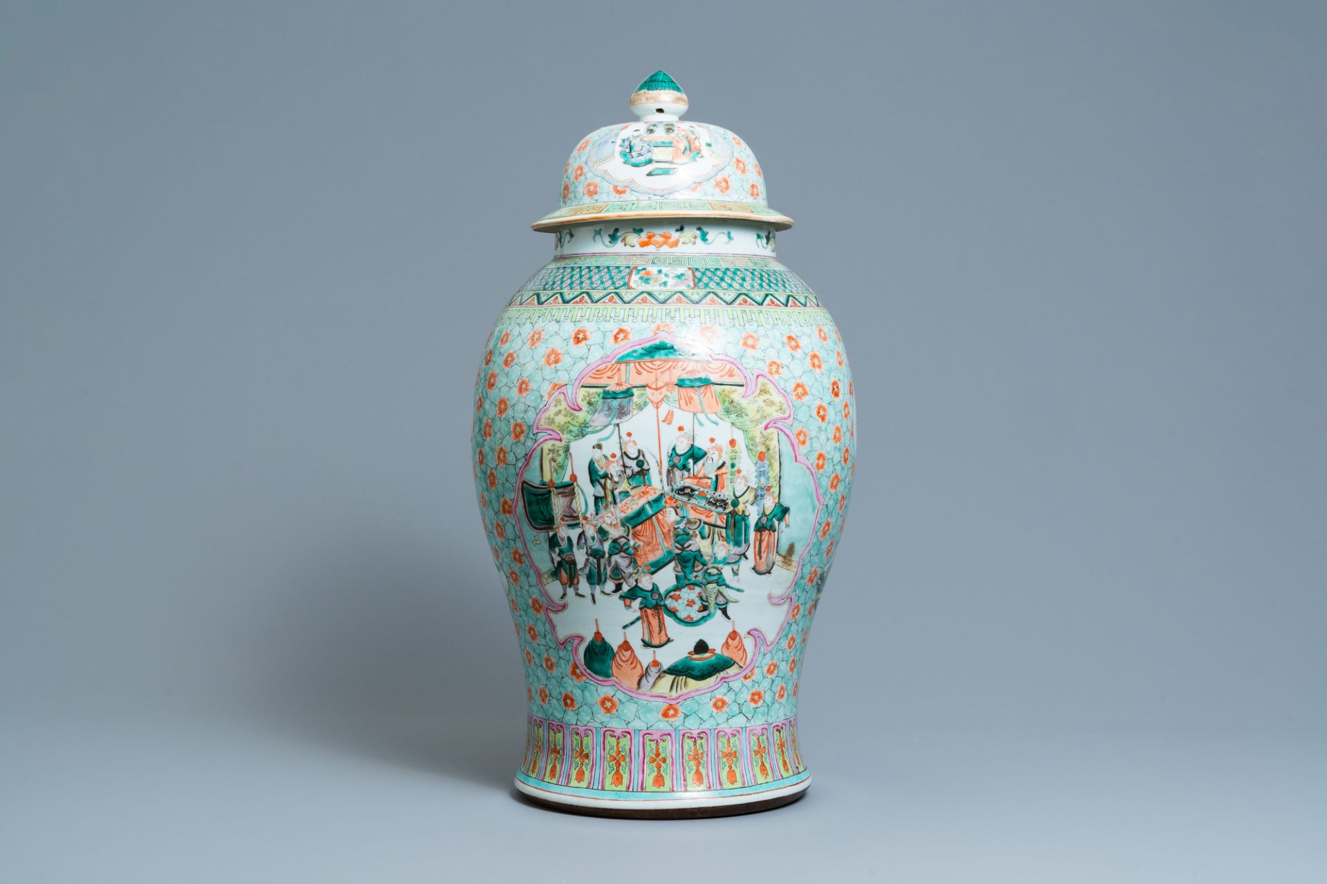 A large Chinese famille verte vase and cover, 19th C. - Image 3 of 8