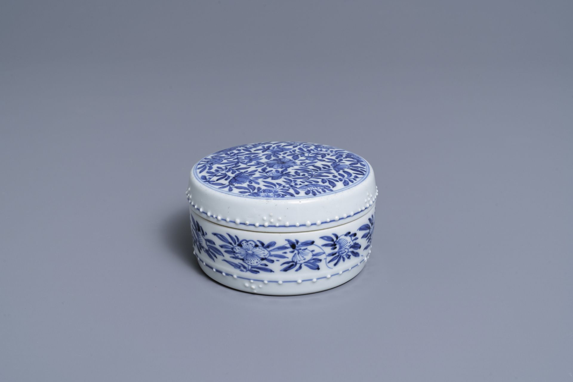 A round Chinese blue and white box and cover, Kangxi