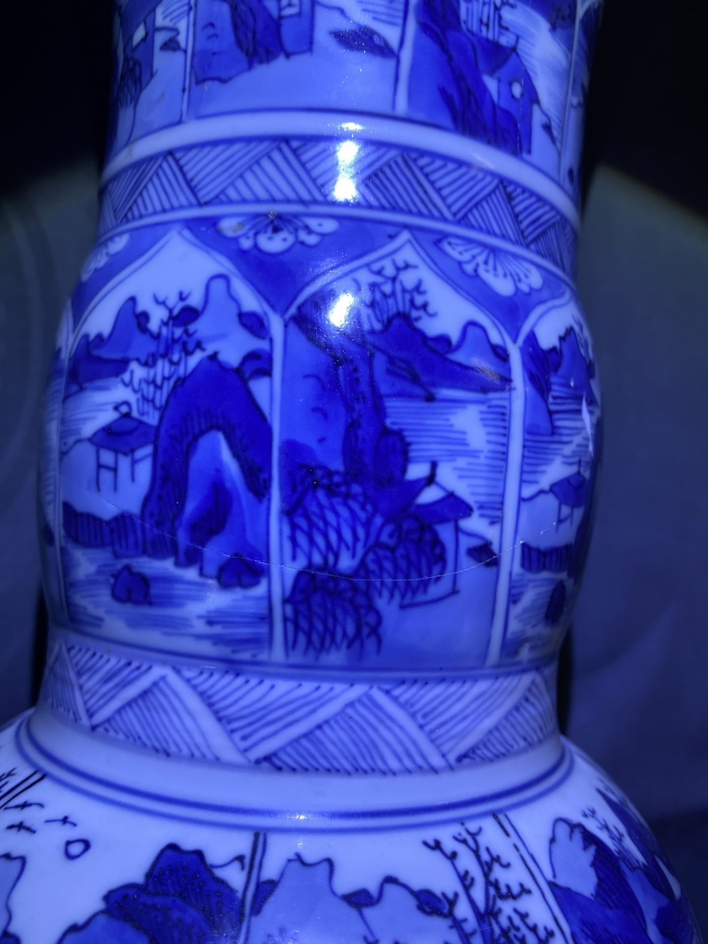 A pair of Chinese blue and white yenyen vases with figures in landscapes, Kangxi - Image 7 of 30