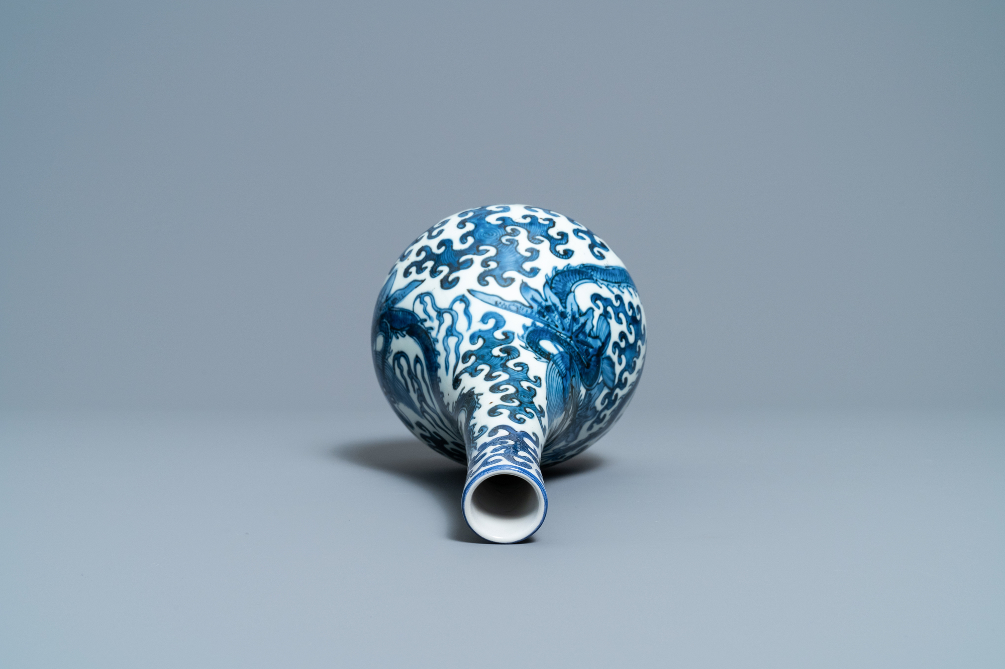 A Chinese blue and white 'sea dragons' bottle vase, Wanli - Image 6 of 6