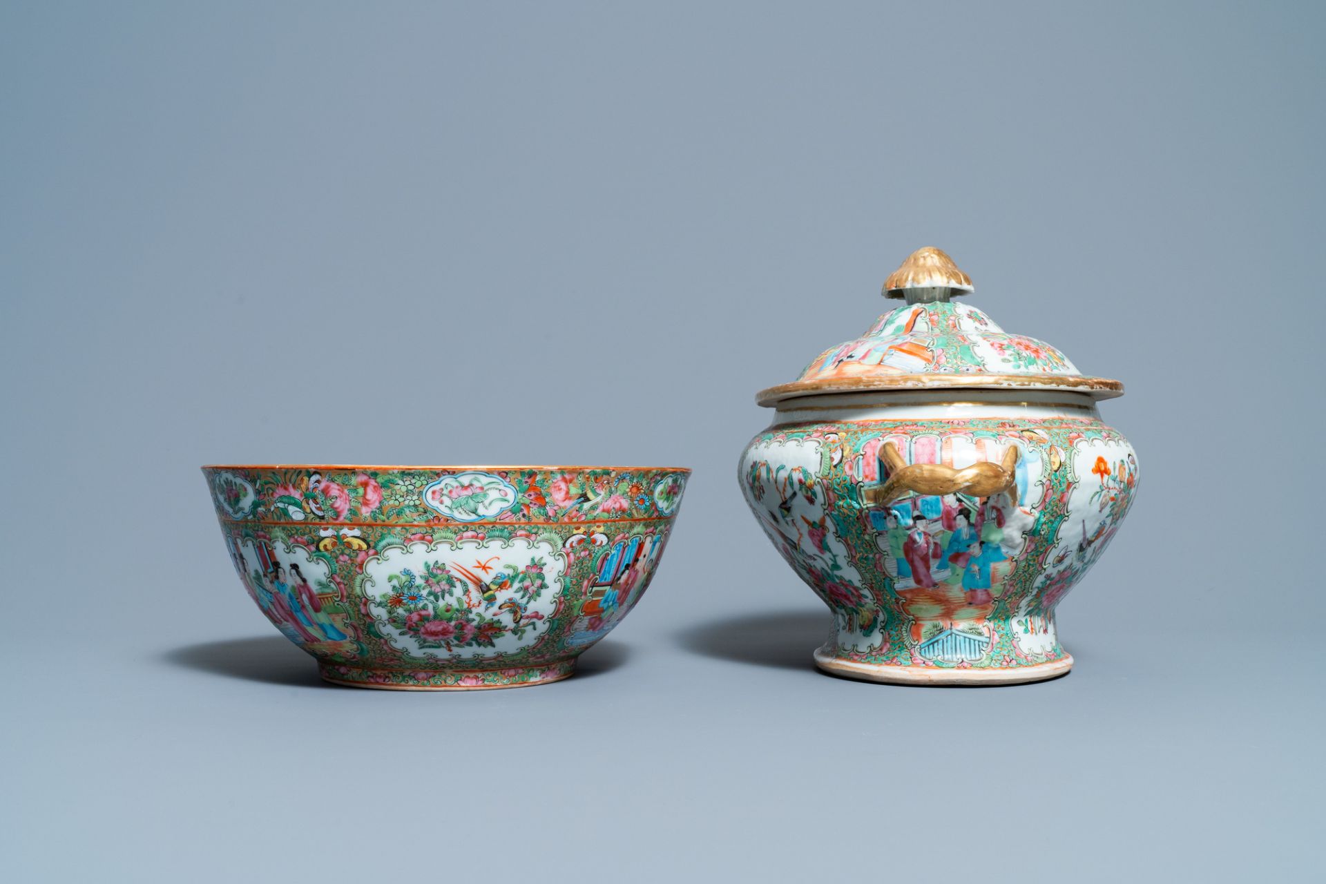 A Chinese Canton famille rose bowl and a tureen on stand, 19th C - Image 7 of 9