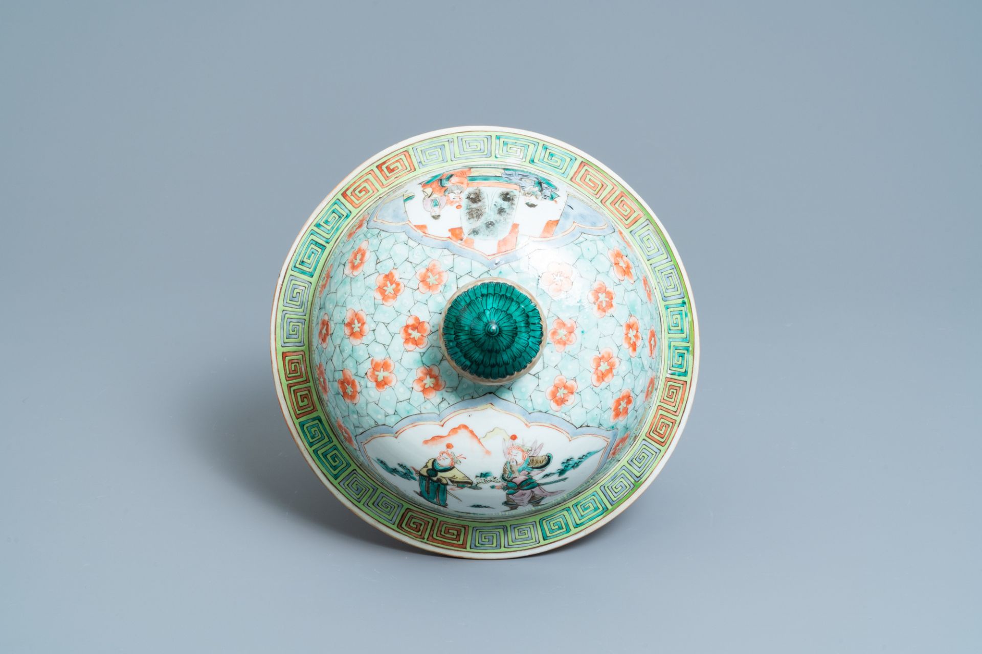 A large Chinese famille verte vase and cover, 19th C. - Image 7 of 8