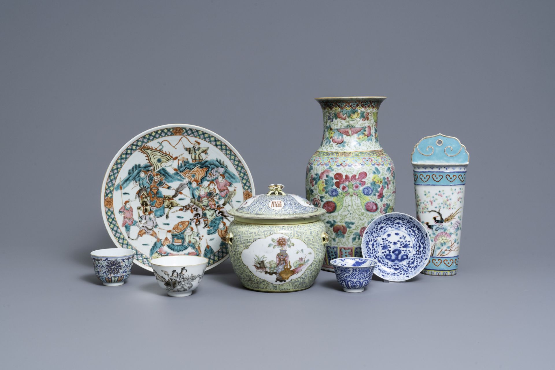 A varied collection of Chinese famille rose and blue and white wares, 19/20th C.