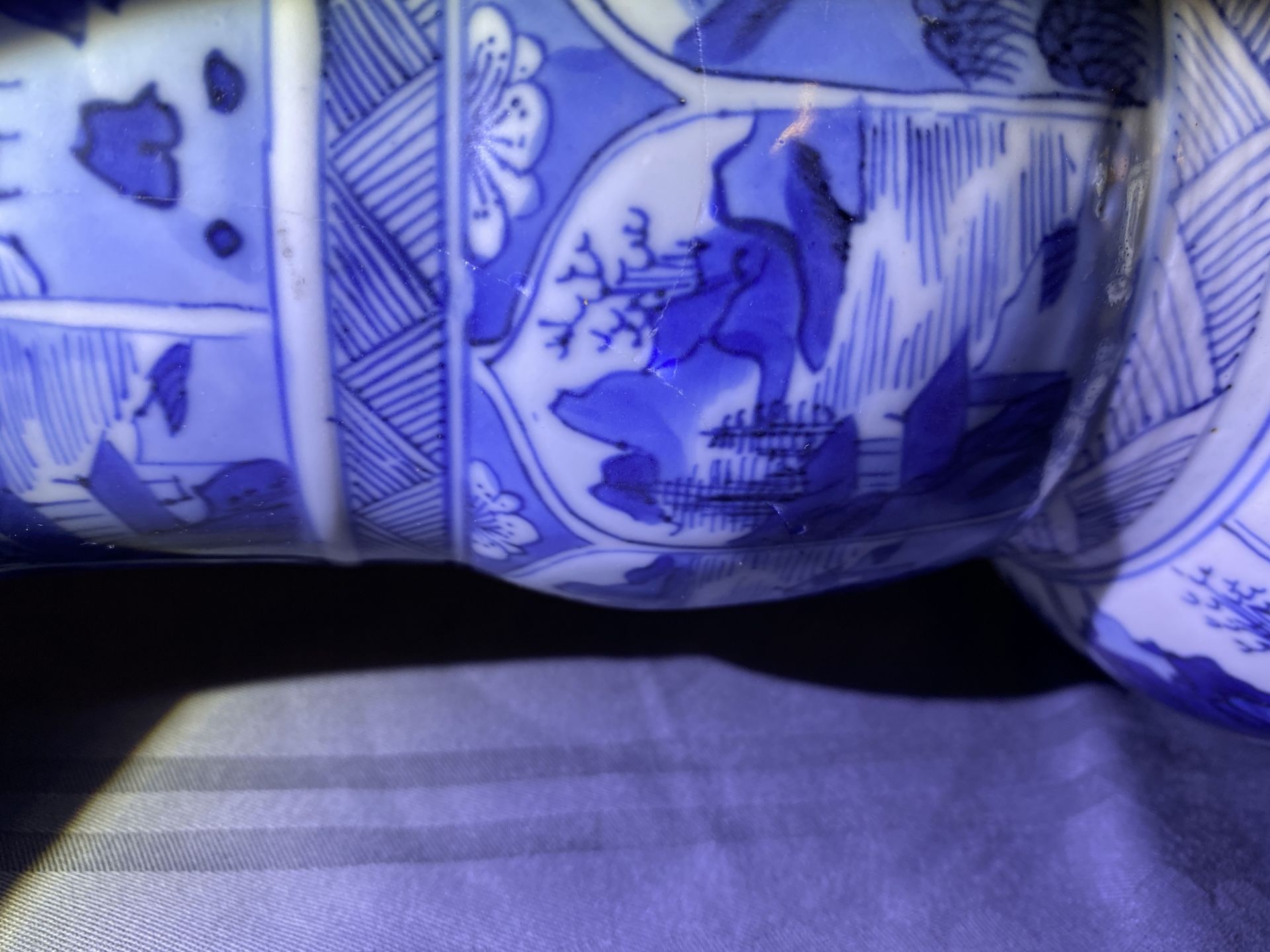 A pair of Chinese blue and white yenyen vases with figures in landscapes, Kangxi - Image 12 of 30