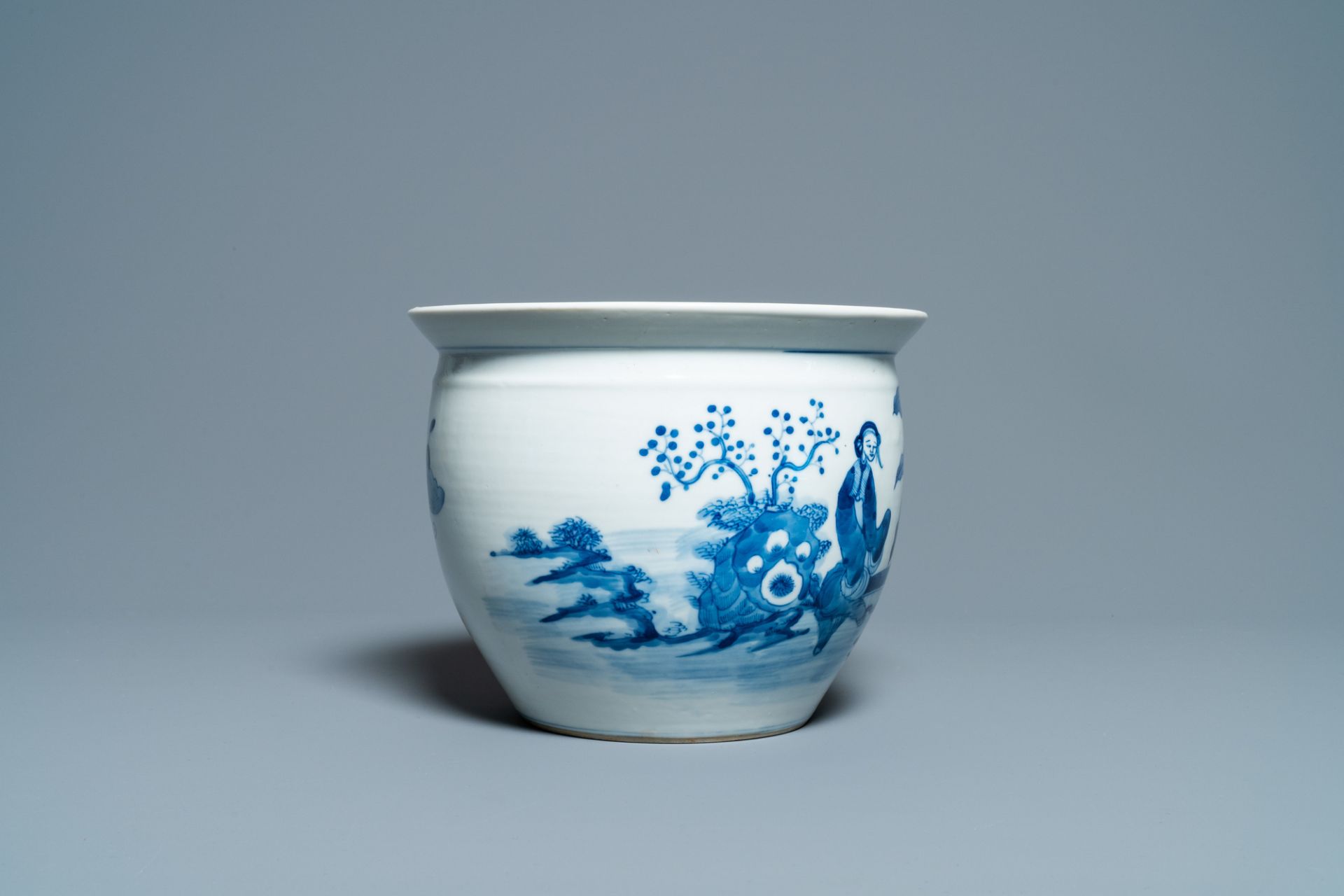 A Chinese blue and white jardiniere and two famille verte bowls, 19/20th C. - Image 5 of 13