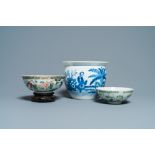 A Chinese blue and white jardiniere and two famille verte bowls, 19/20th C.