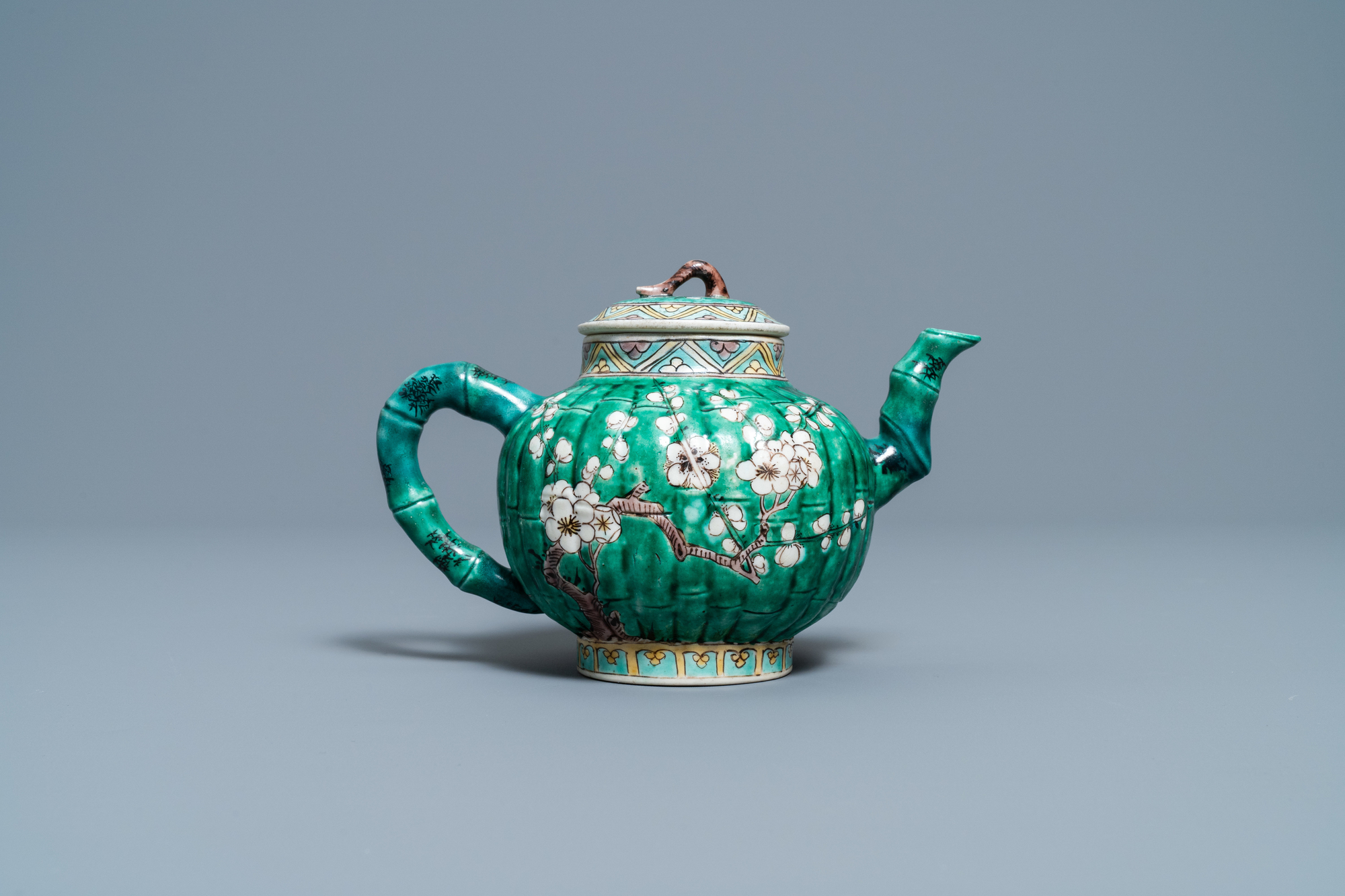 A Chinese verte biscuit teapot and cover, Kangxi - Image 4 of 7