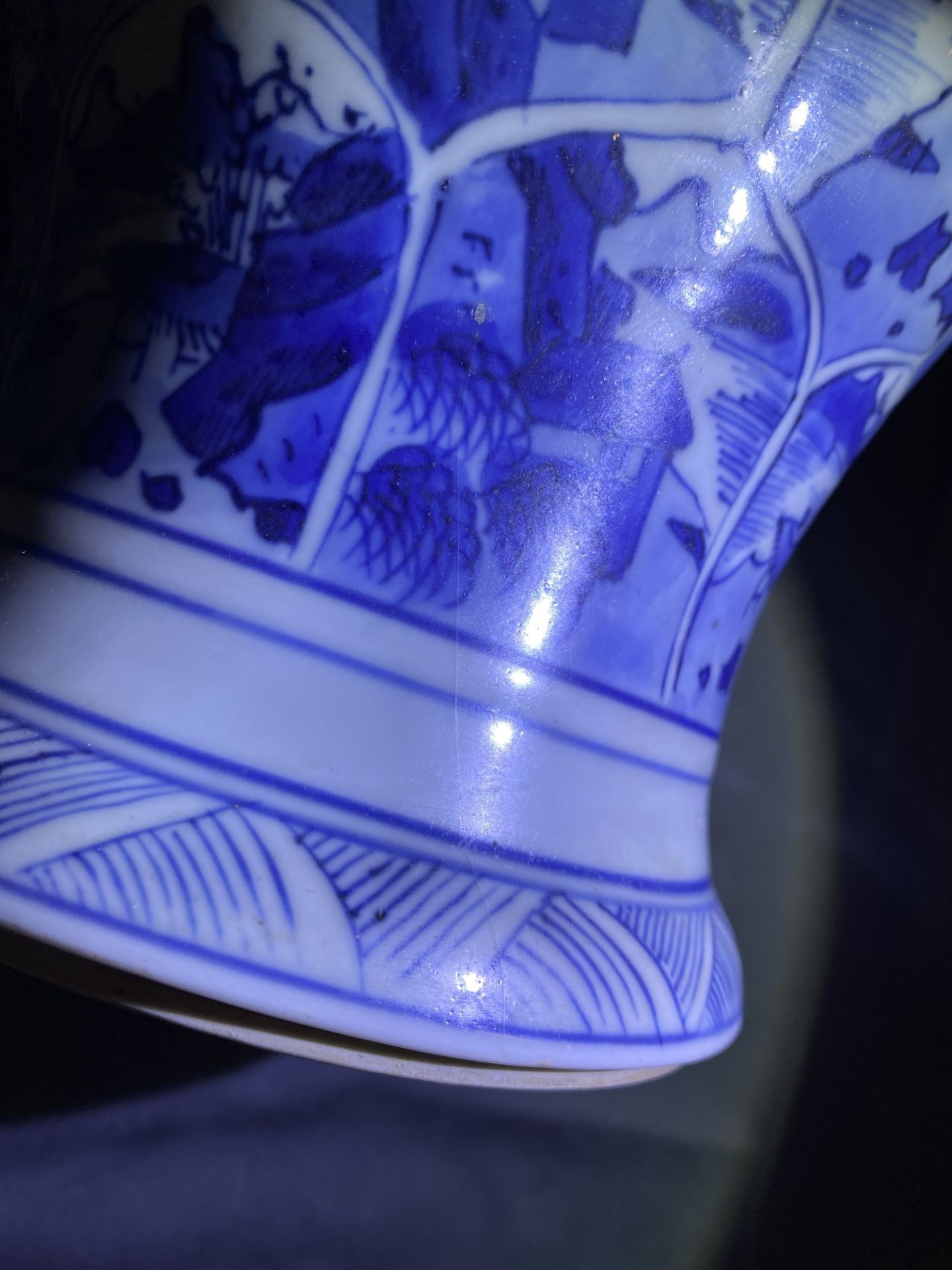 A pair of Chinese blue and white yenyen vases with figures in landscapes, Kangxi - Image 26 of 30