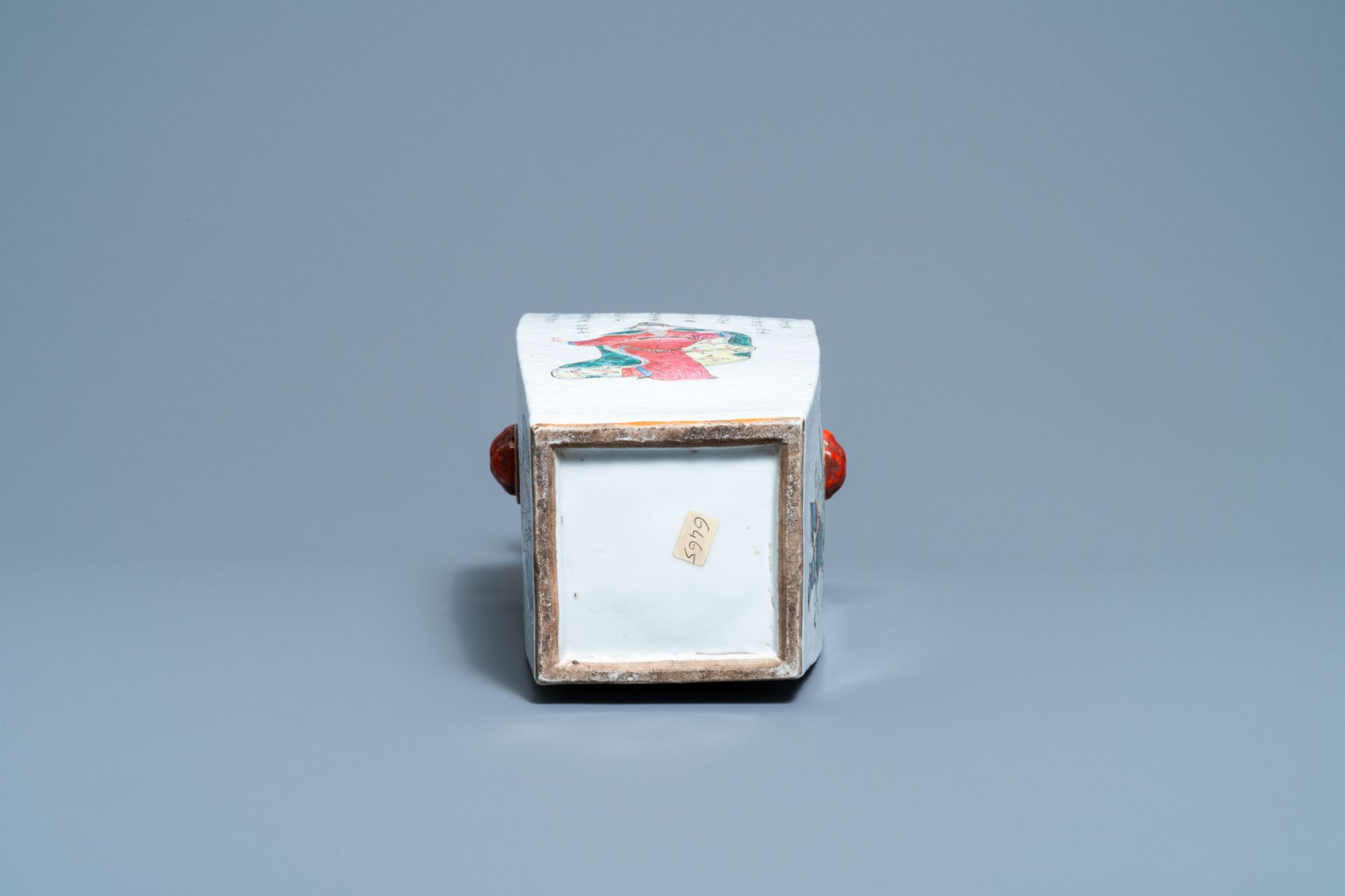 A Chinese square famille rose 'Wu Shuang Pu' vase, 19th C. - Image 7 of 7