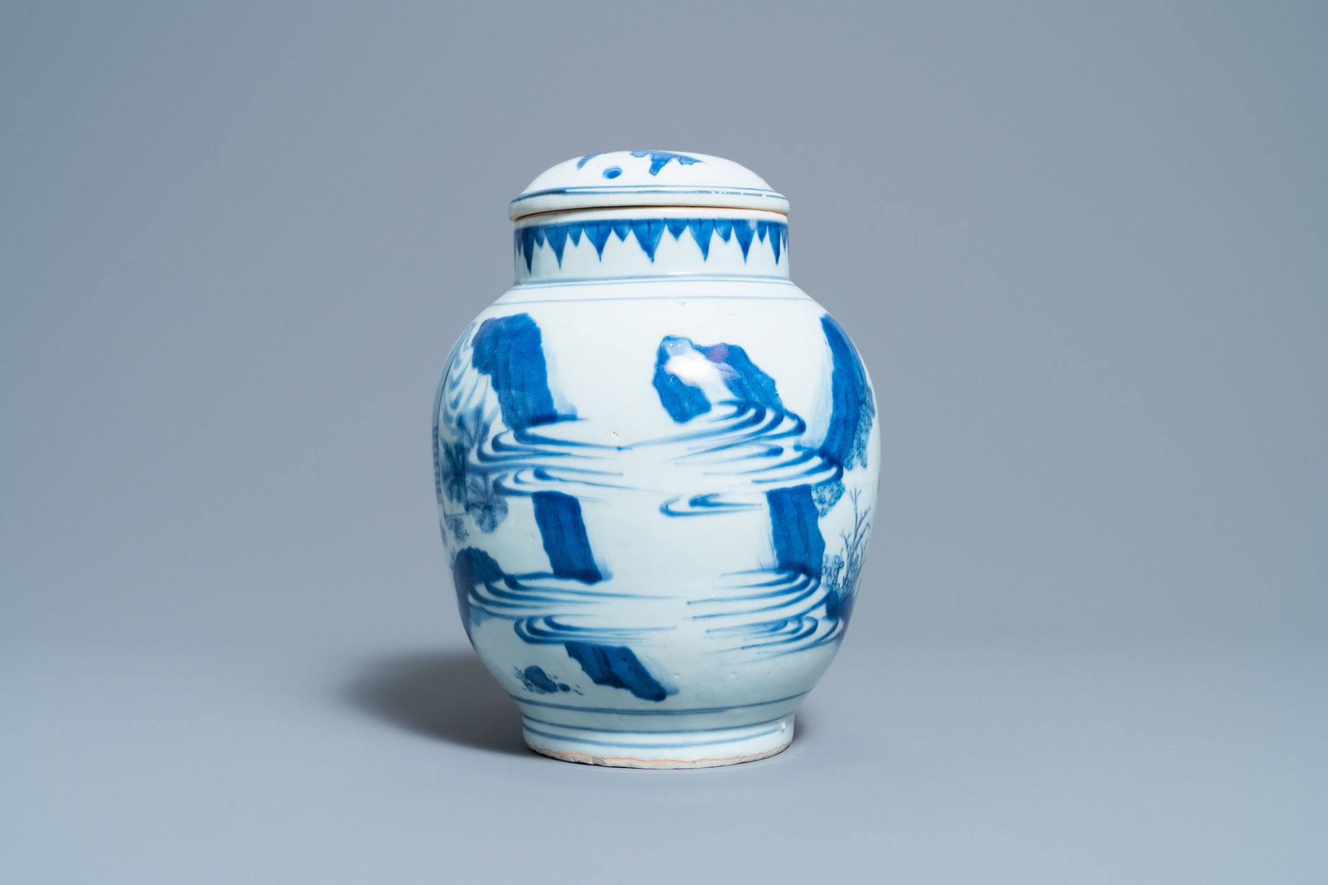 A Chinese blue and white jar and cover with figures in a landscape, Transitional period - Image 4 of 13