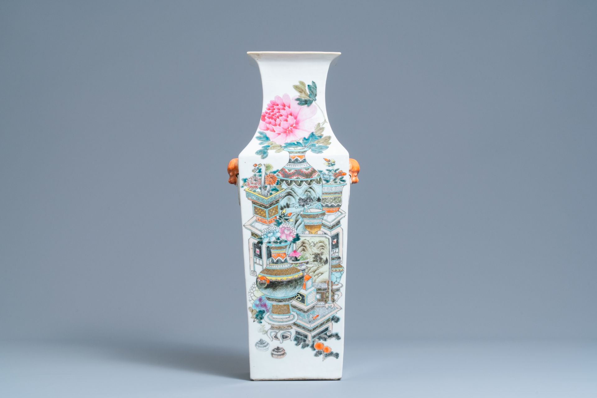 A Chinese square qianjiang cai 'antiquities' vase, 19th C.