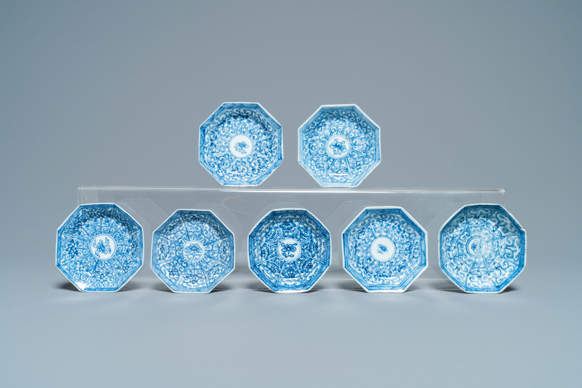 Sixteen Chinese blue and white saucers and fourteen cups, Kangxi - Image 4 of 17
