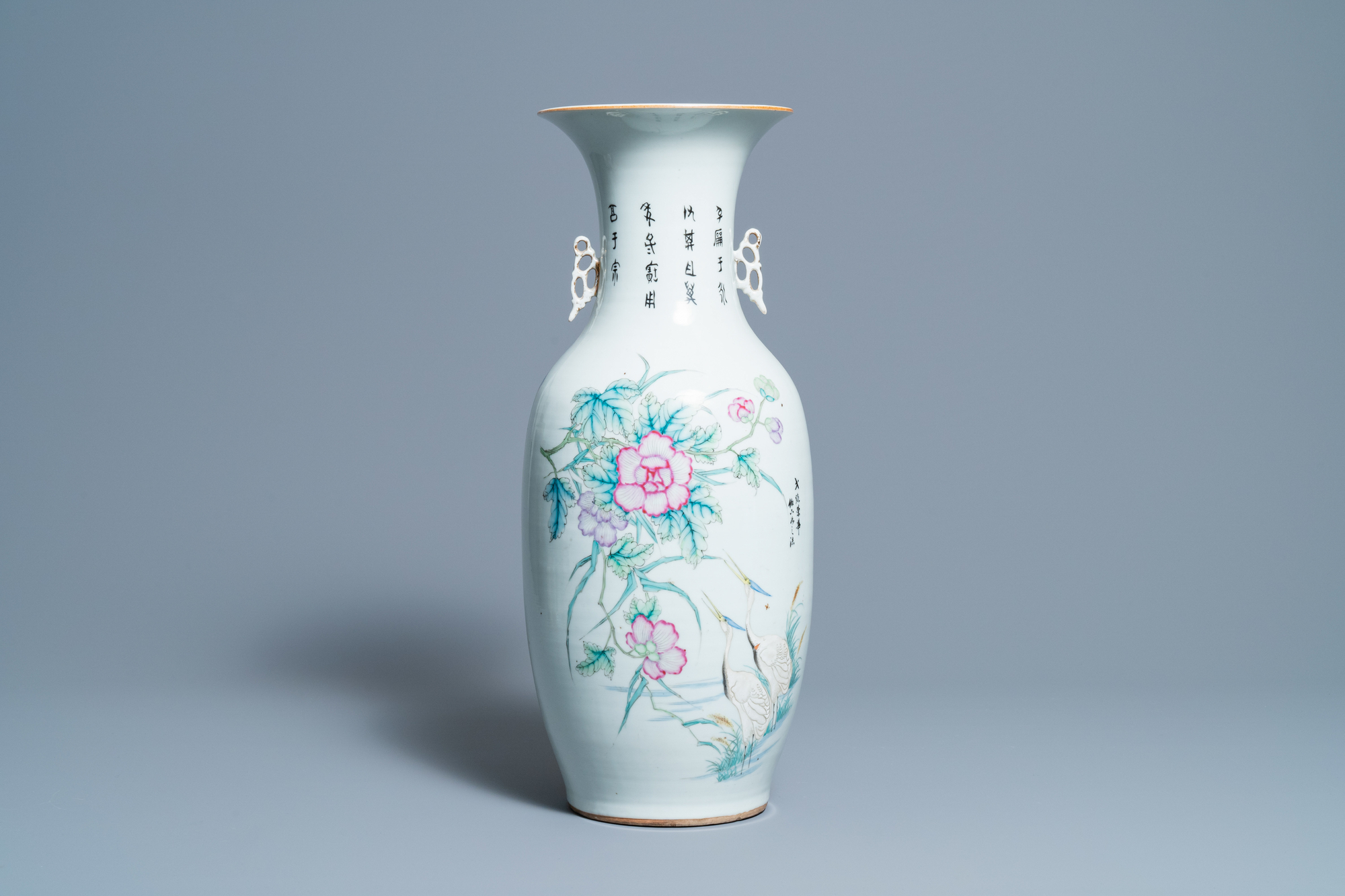 A Chinese famille rose vase with figurative and floral design, 19/20th C. - Image 3 of 6