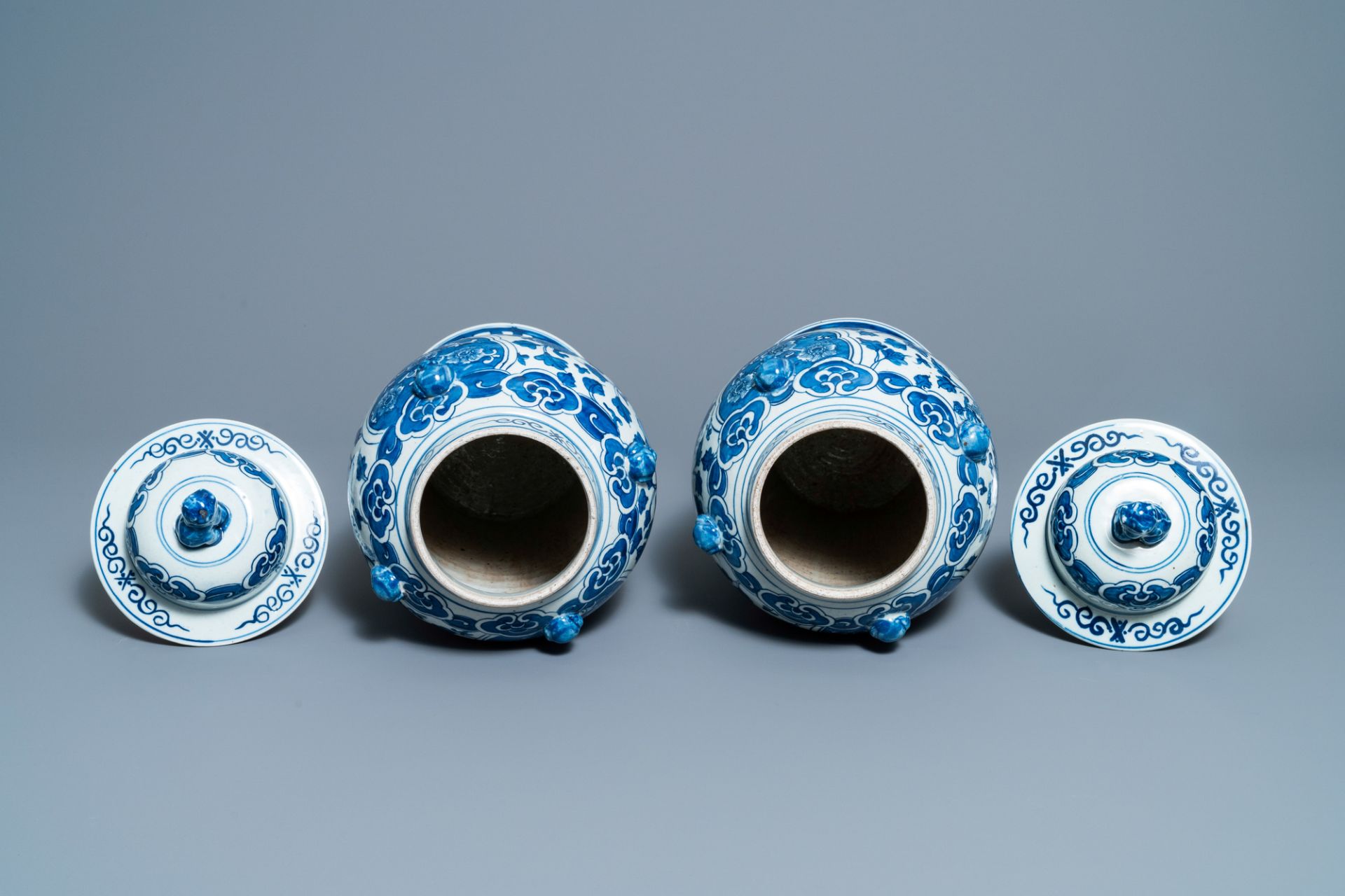 Two pairs of Chinese blue and white and famille verte vases and covers, 19/20th C. - Image 6 of 9