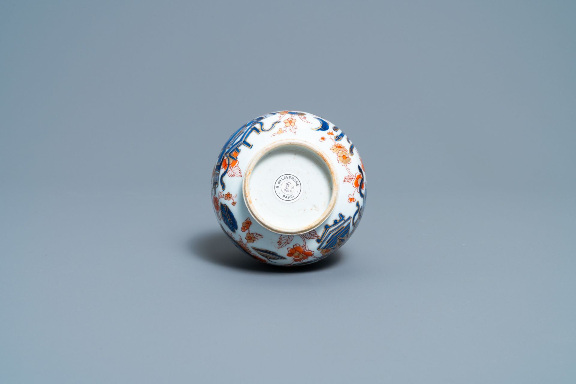 A Chinese Imari-style bottle vase, Kangxi - Image 6 of 6