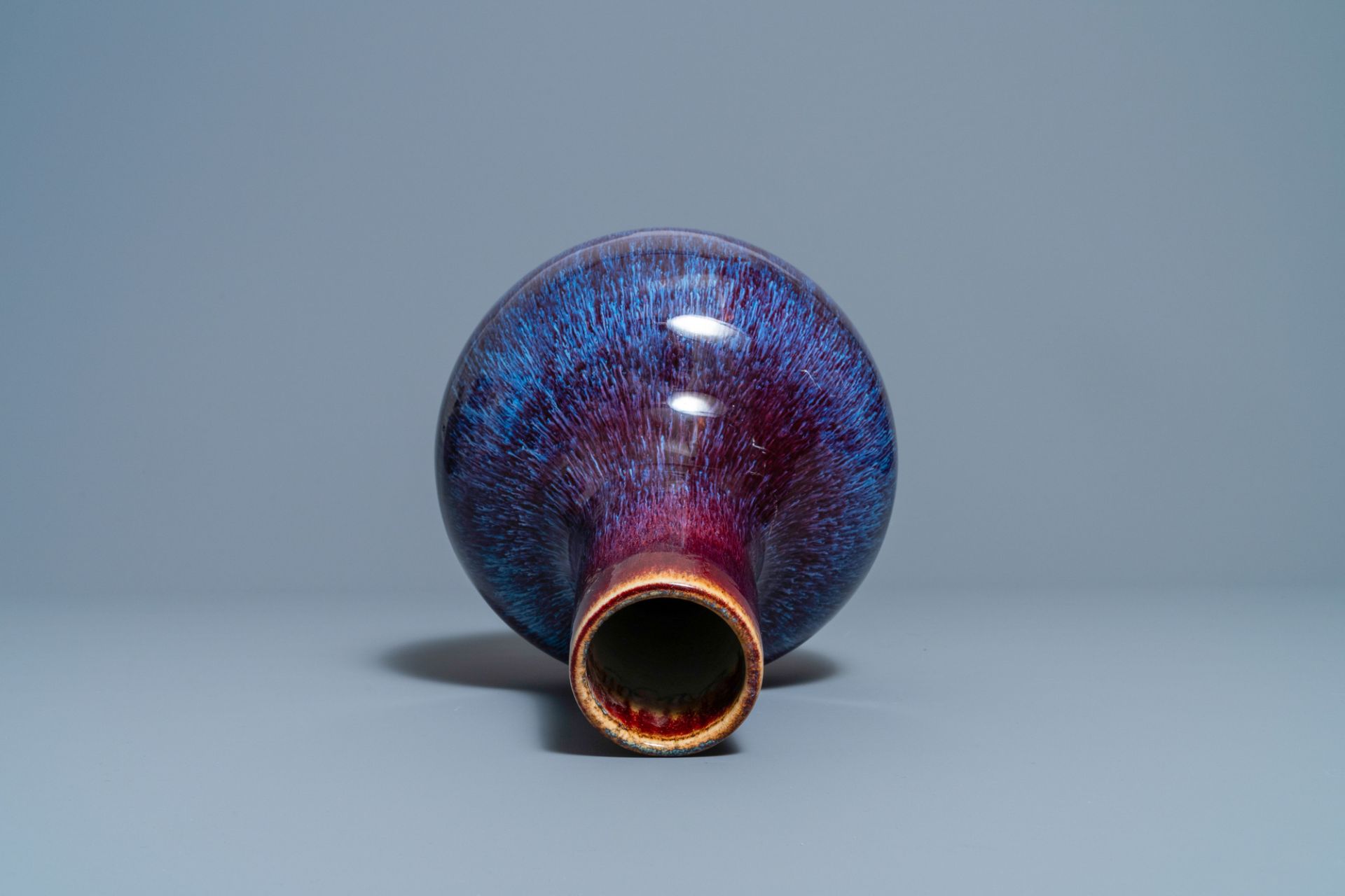 A Chinese flambe-glazed bottle vase, 19th C. - Image 5 of 6