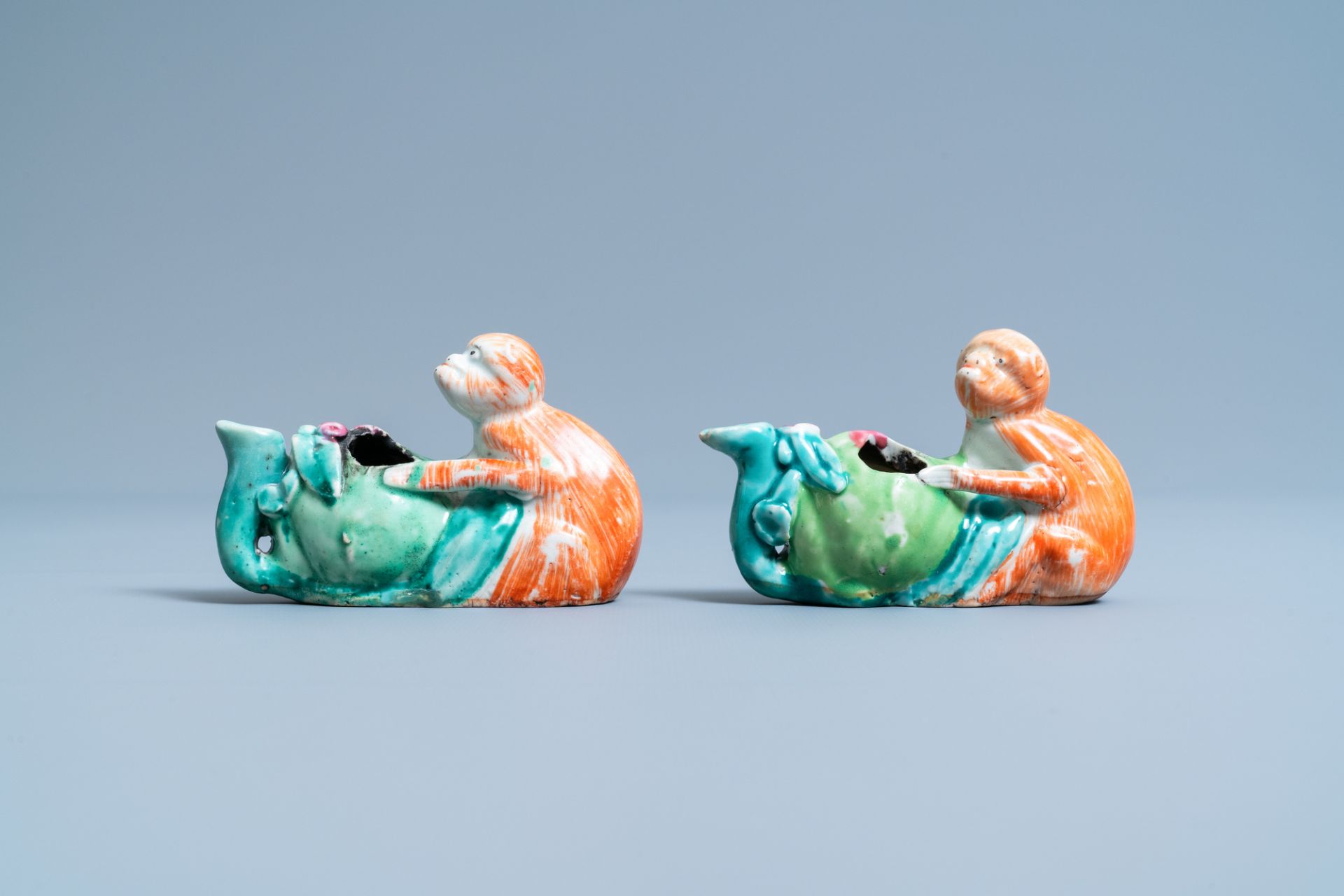 A pair of Chinese famille rose 'monkey and peach' water droppers, 19th C. - Image 2 of 7