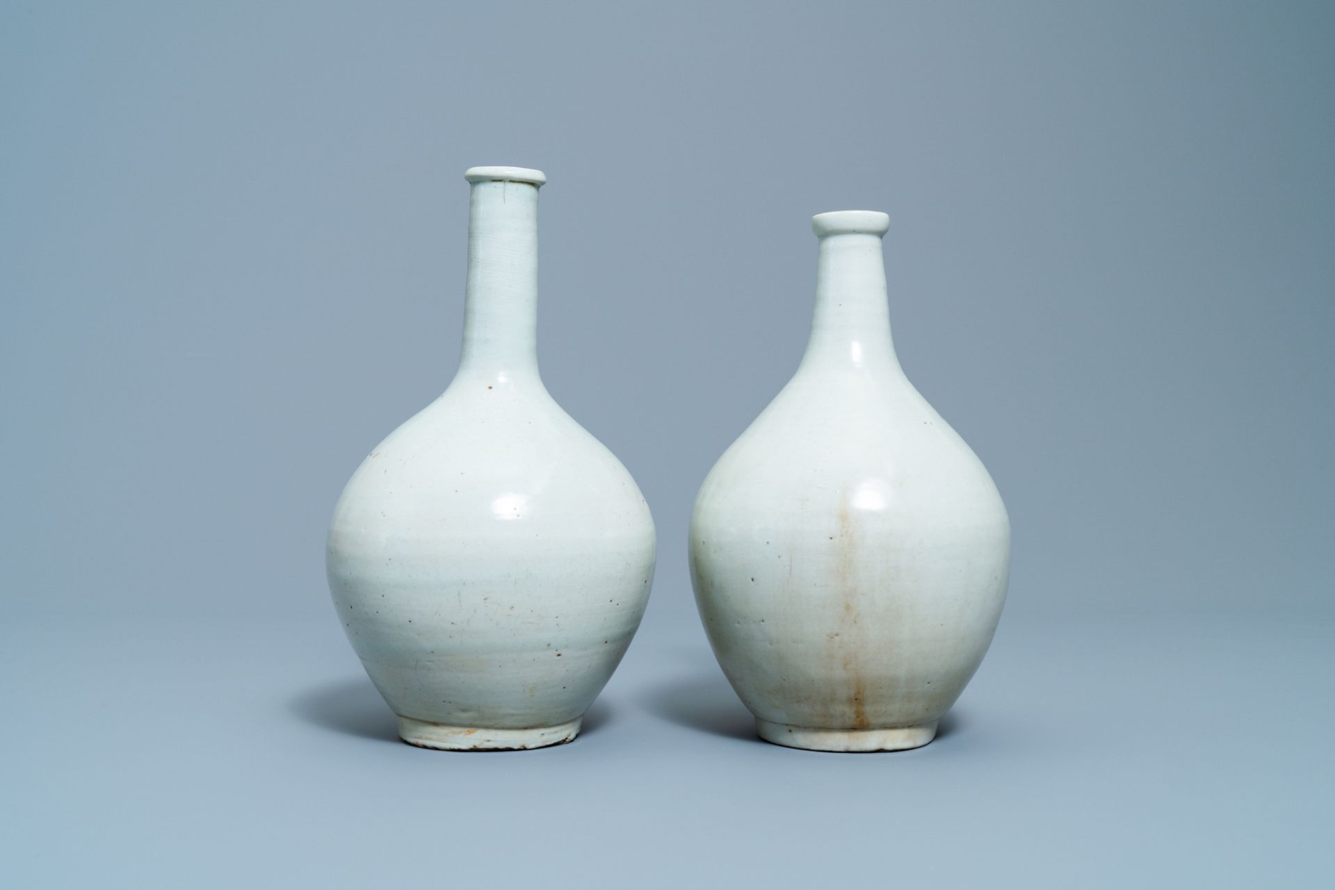 Two Japanese monochrome white Arita bottles, Edo, 17th C. - Image 5 of 8