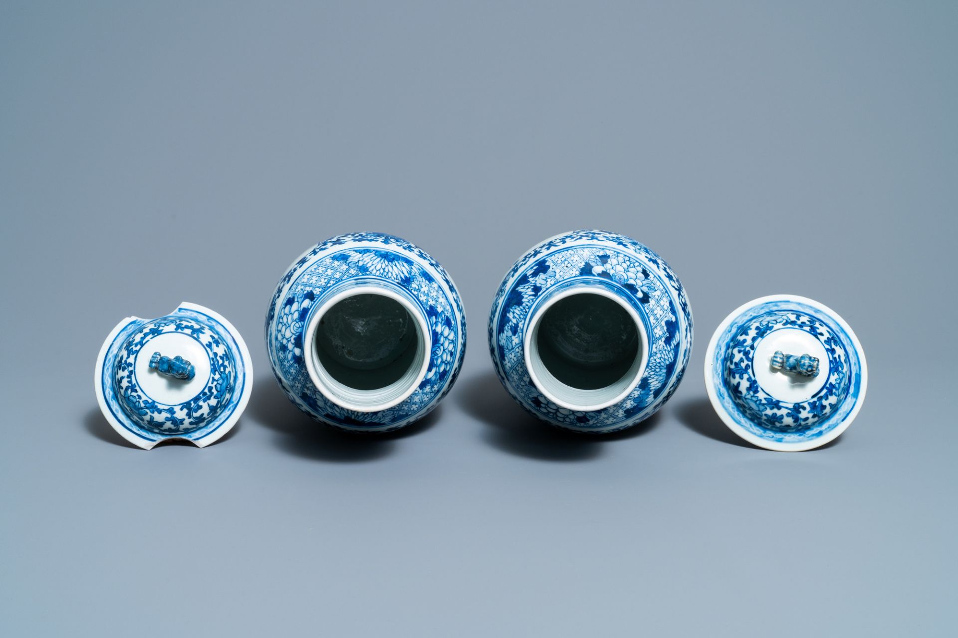 A pair of Chinese blue and white vases and a famille rose jar and cover, 19/20th C. - Image 6 of 9