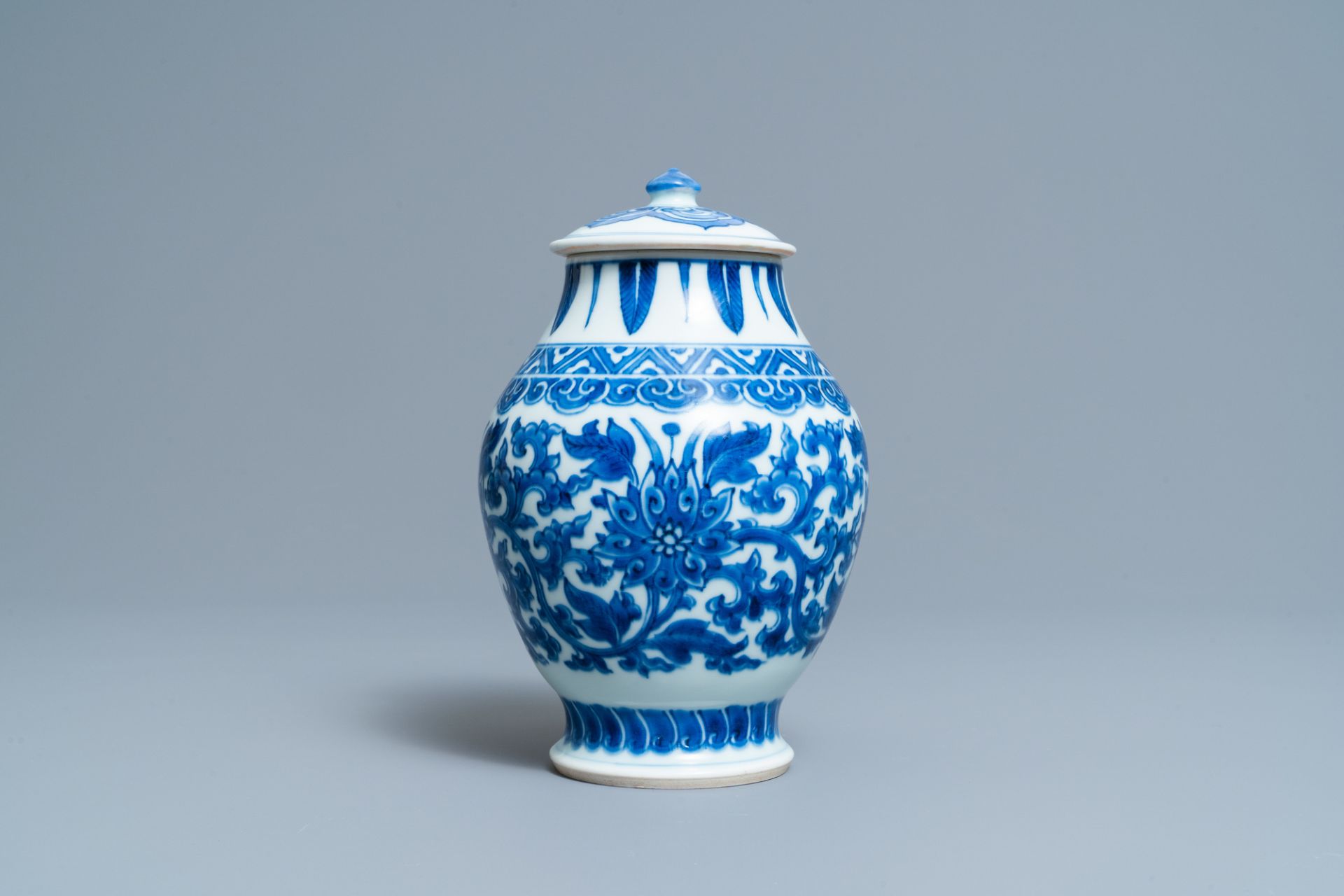 A Chinese blue and white 'lotus scroll' jar and cover, Transitional period - Image 2 of 6