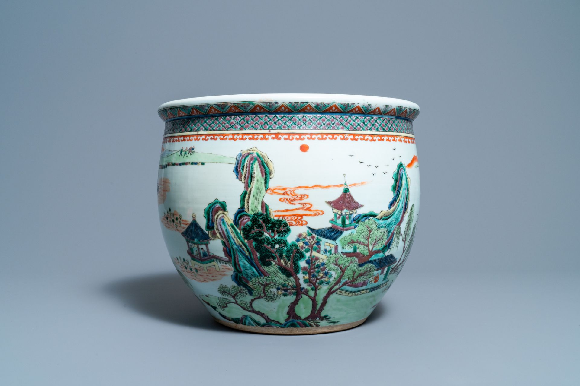 A Chinese famille verte fishbowl, 19th C. - Image 2 of 7