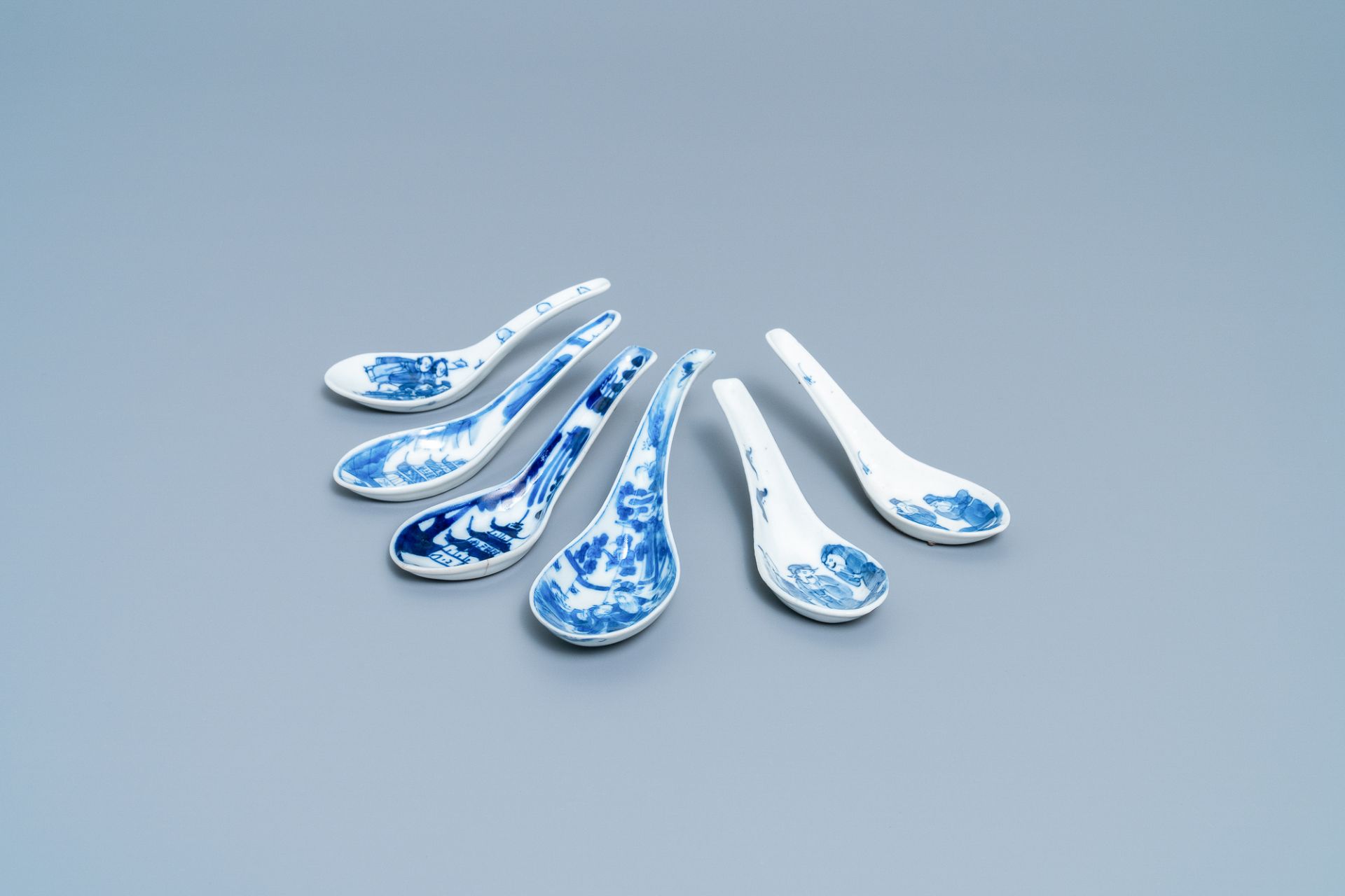 Seventeen Chinese blue and white spoons, 19/20th C. - Image 3 of 14