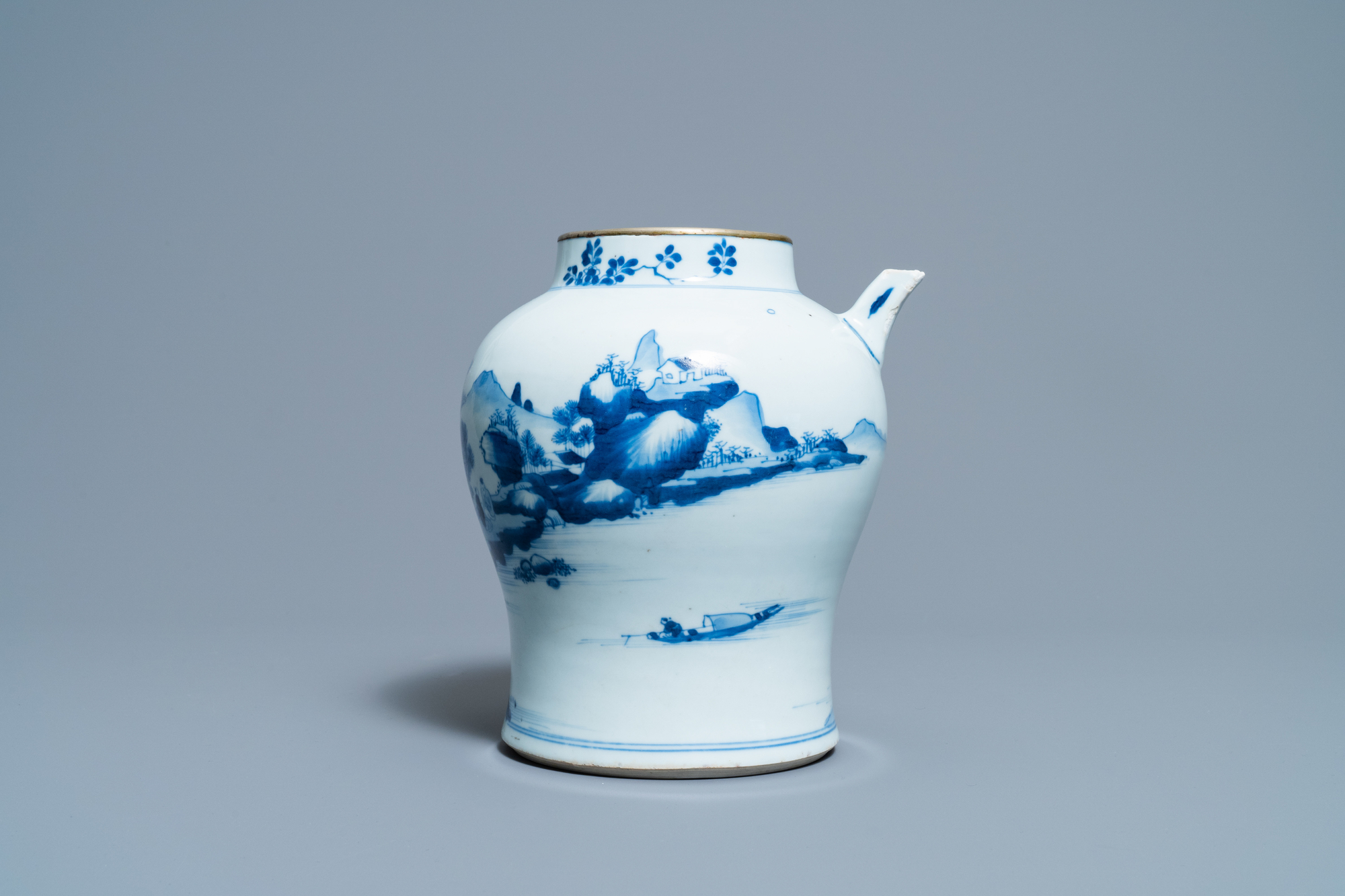 A Chinese blue and white ewer for the Vietnamese market, Kangxi - Image 5 of 8