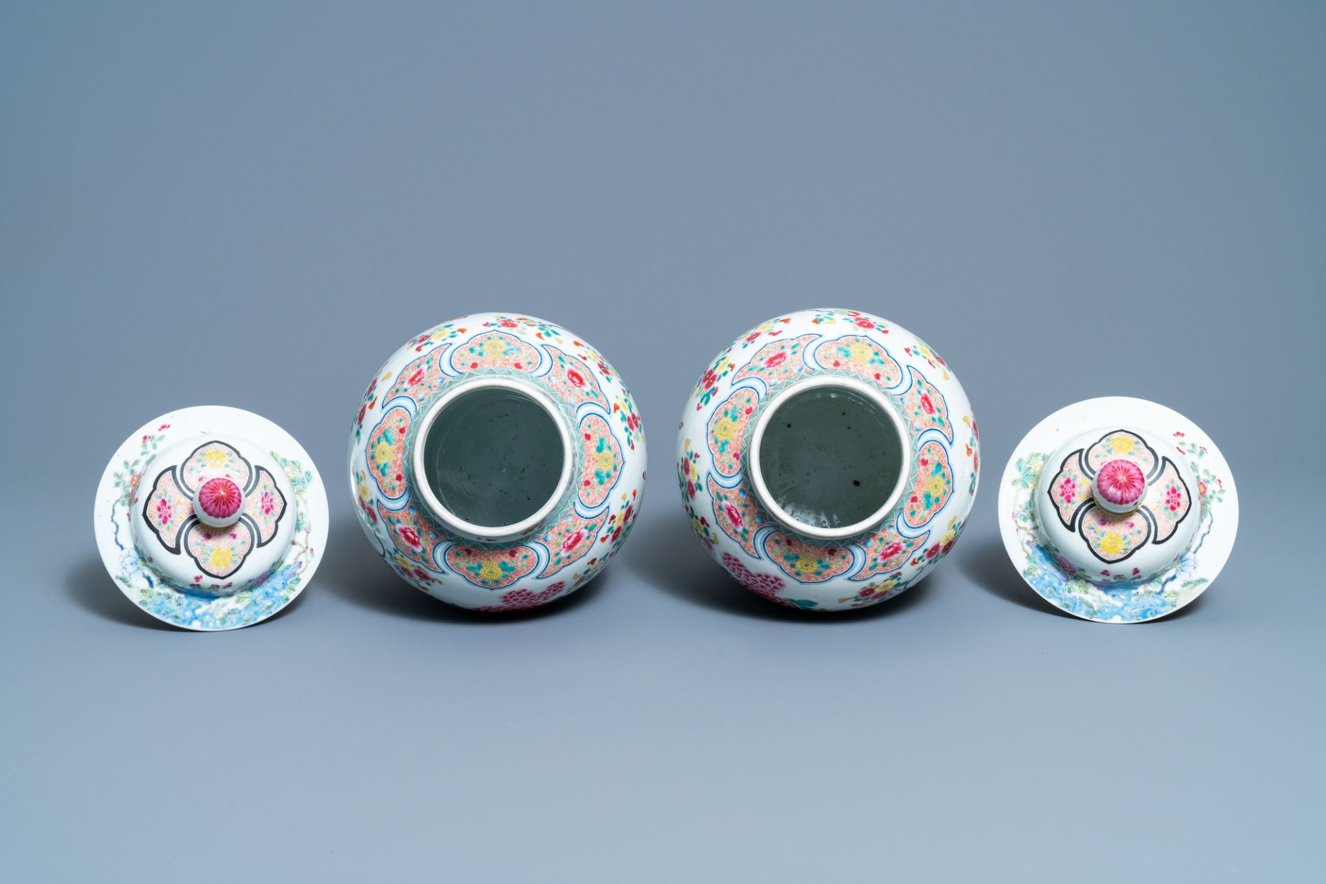 A pair of Chinese famille rose 'pheasants' vases and covers, 19th C. - Image 5 of 6