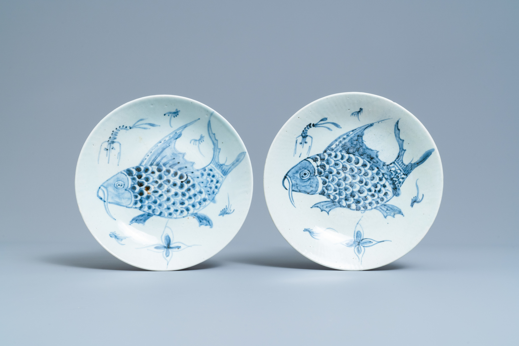 Four Chinese blue and white 'carps and shrimps' dishes, Dehua, 18/19th C. - Image 2 of 5