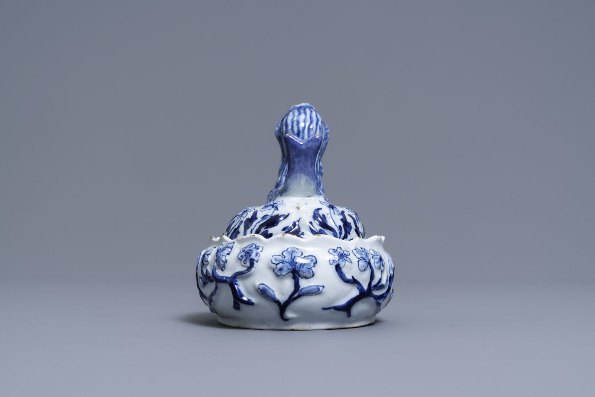 A Dutch Delft blue and white butter tub in the shape of a mermaid, 18th C. - Bild 5 aus 7