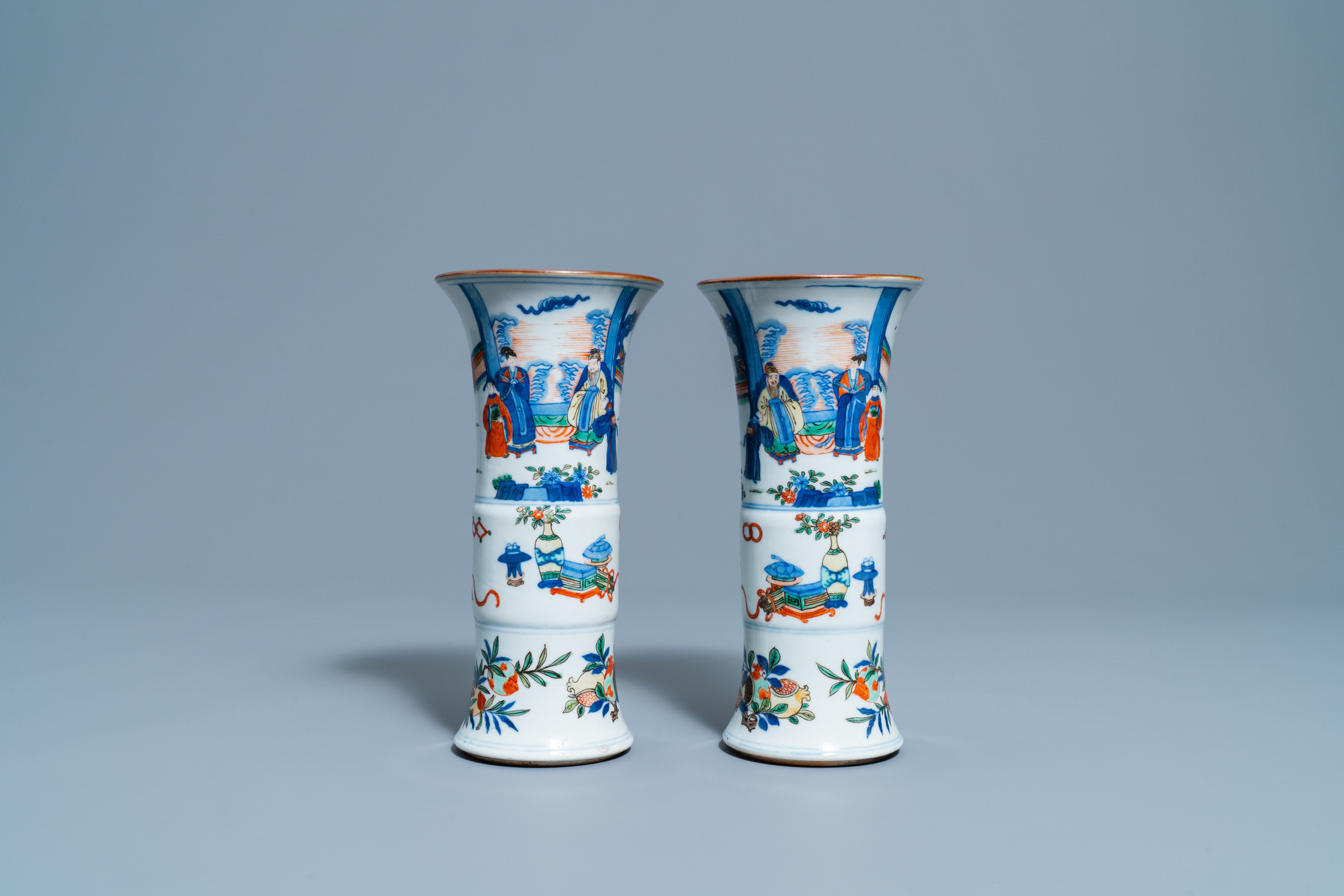 A pair of Chinese wucai 'gu' vases, 19th C. - Image 2 of 7