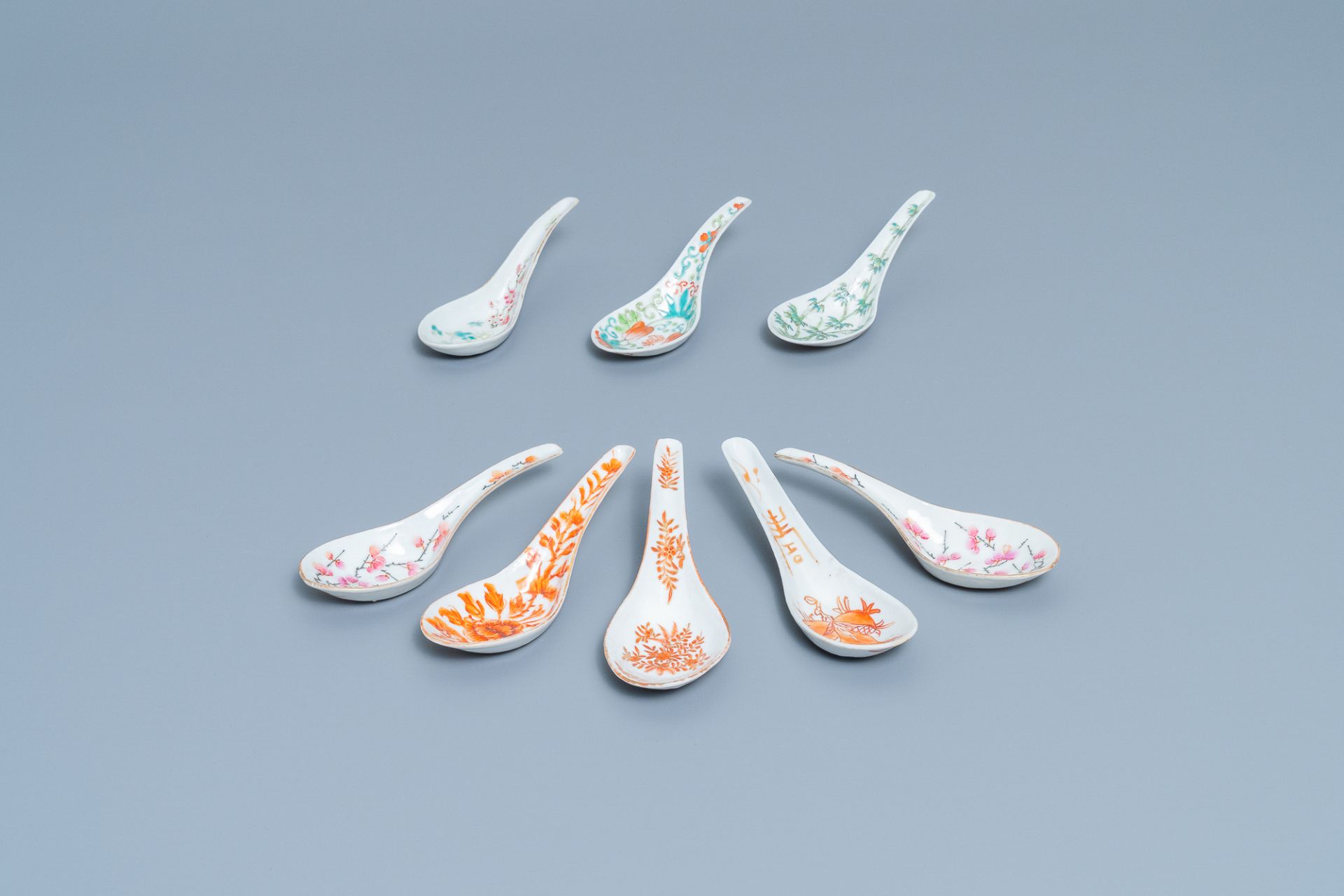 Fifteen Chinese famille rose and iron-red spoons, 19/20th C. - Image 3 of 7