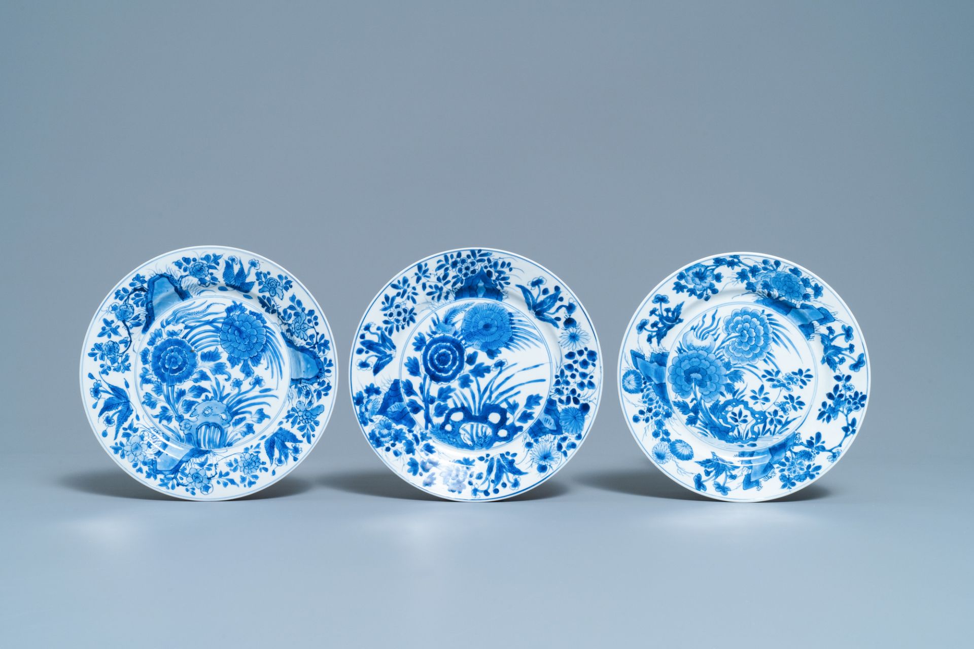 Eight Chinese blue and white plates with birds among blossoms, Kangxi - Image 6 of 7