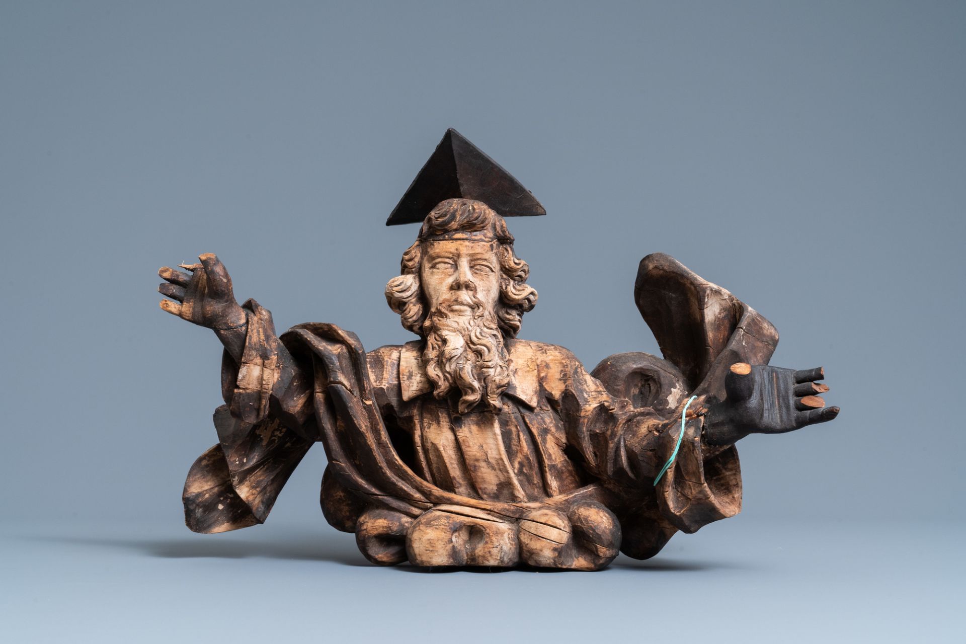 A wooden figure of God the Father on a cloud, 17th C. - Image 2 of 7