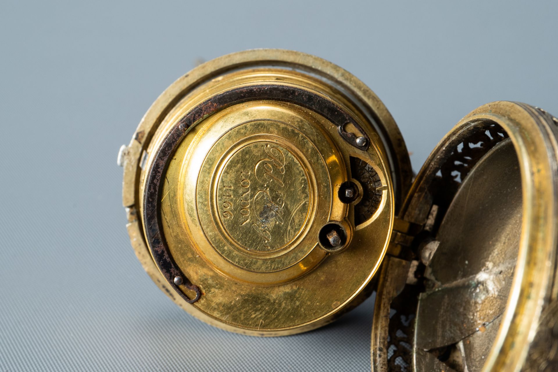 A gilded silver 'repeater' pocket watch, Robert & Peter Higgs, no. 1466, London, 17/18th C. - Image 9 of 10