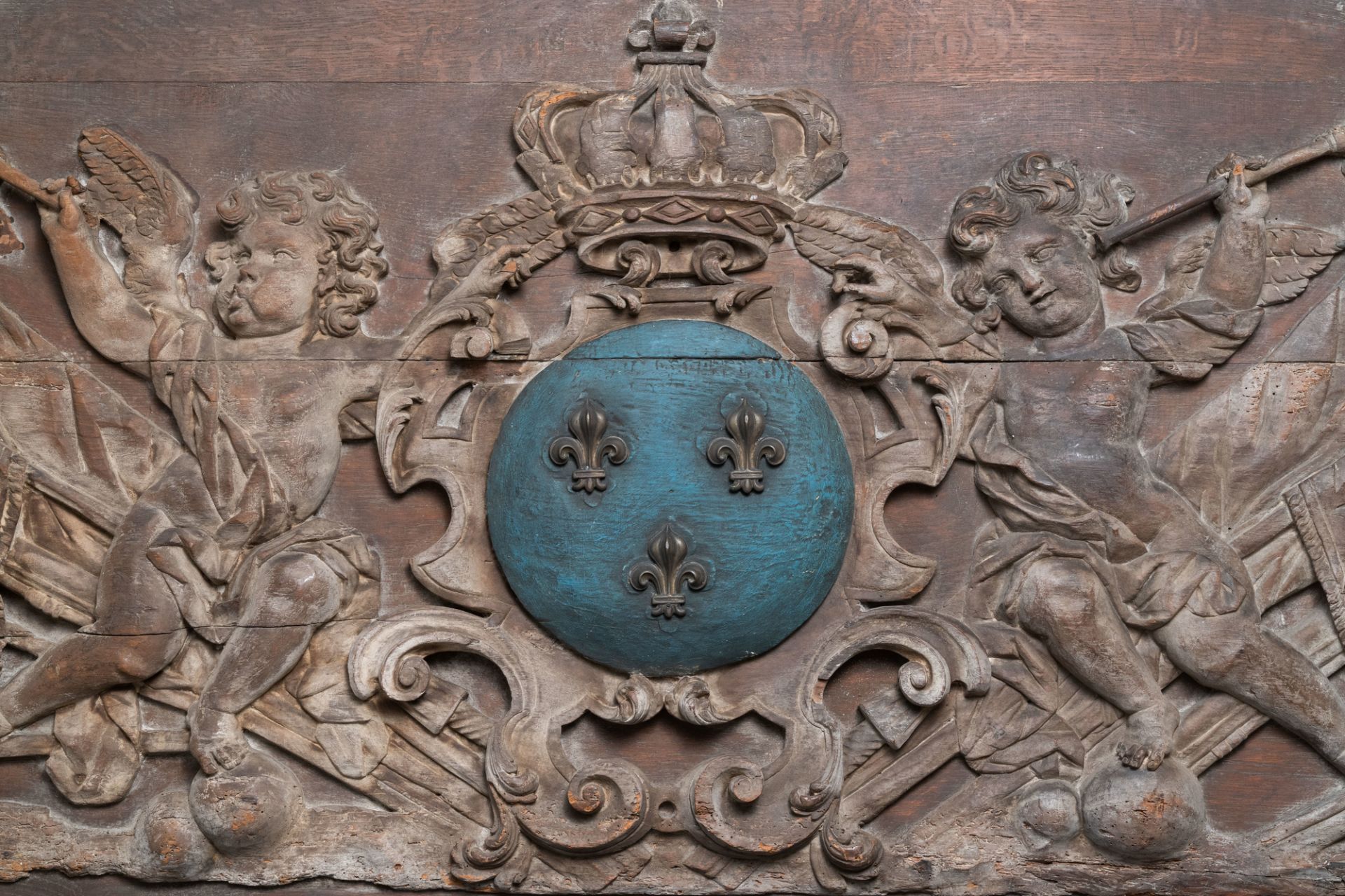 A large polychromed carved oak panel with putti and trophies flanking the royal coat of arms of Fran - Image 2 of 4