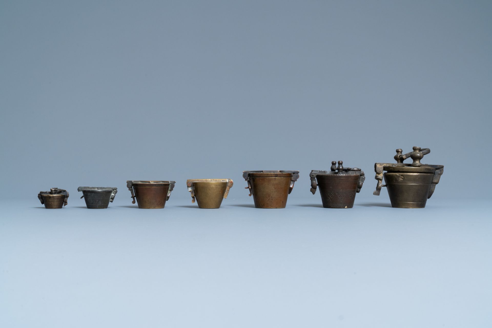 Seven bronze nests of weights, France and/or Germany, 18/19th C. - Bild 2 aus 9