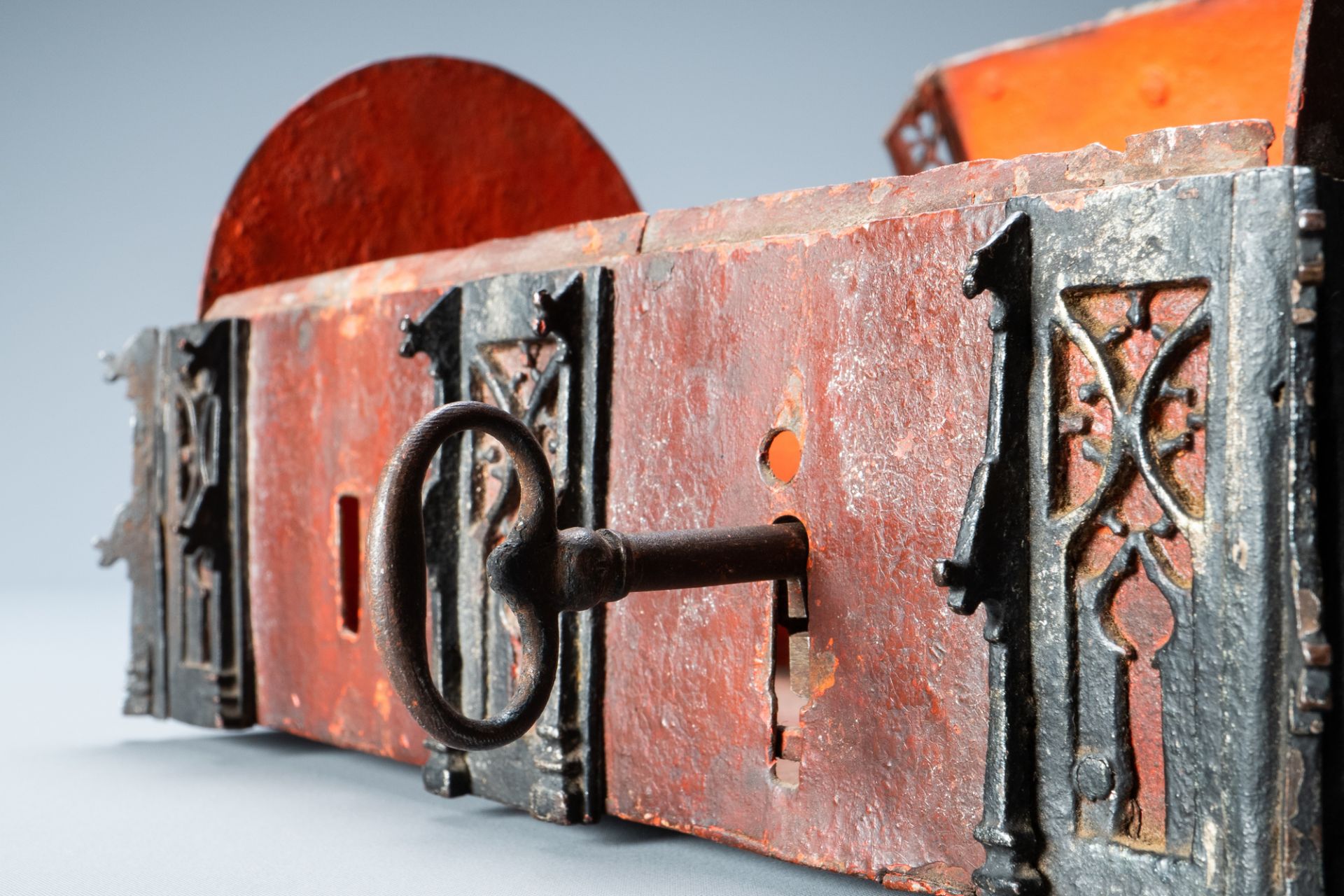 A partly red painted cast iron casket, France, 15th C. - Image 10 of 12