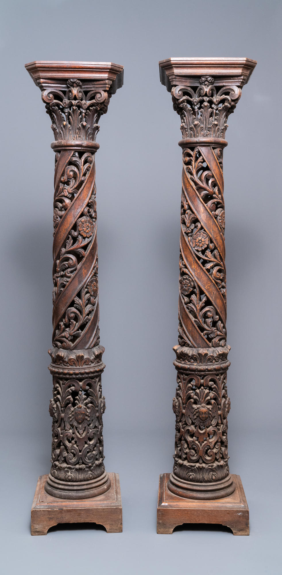 A pair of reticulated carved oak Corinthian columns with cherub heads and vines, 17th C. - Image 5 of 7