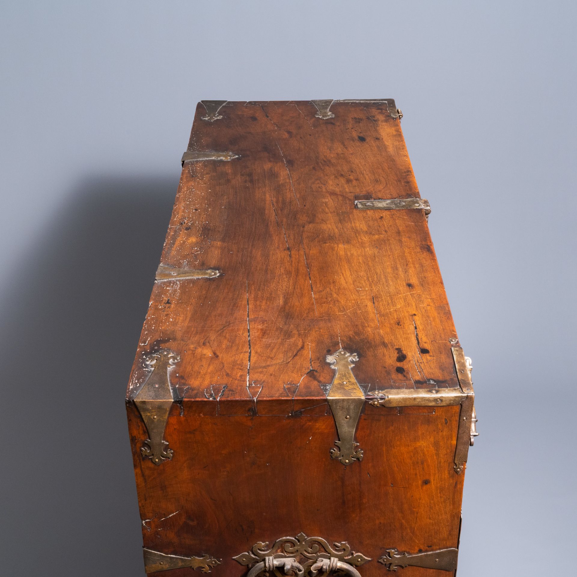A Spanish bronze-mounted oak 'bargue–o' or cabinet on stand, 16th C. - Image 10 of 16